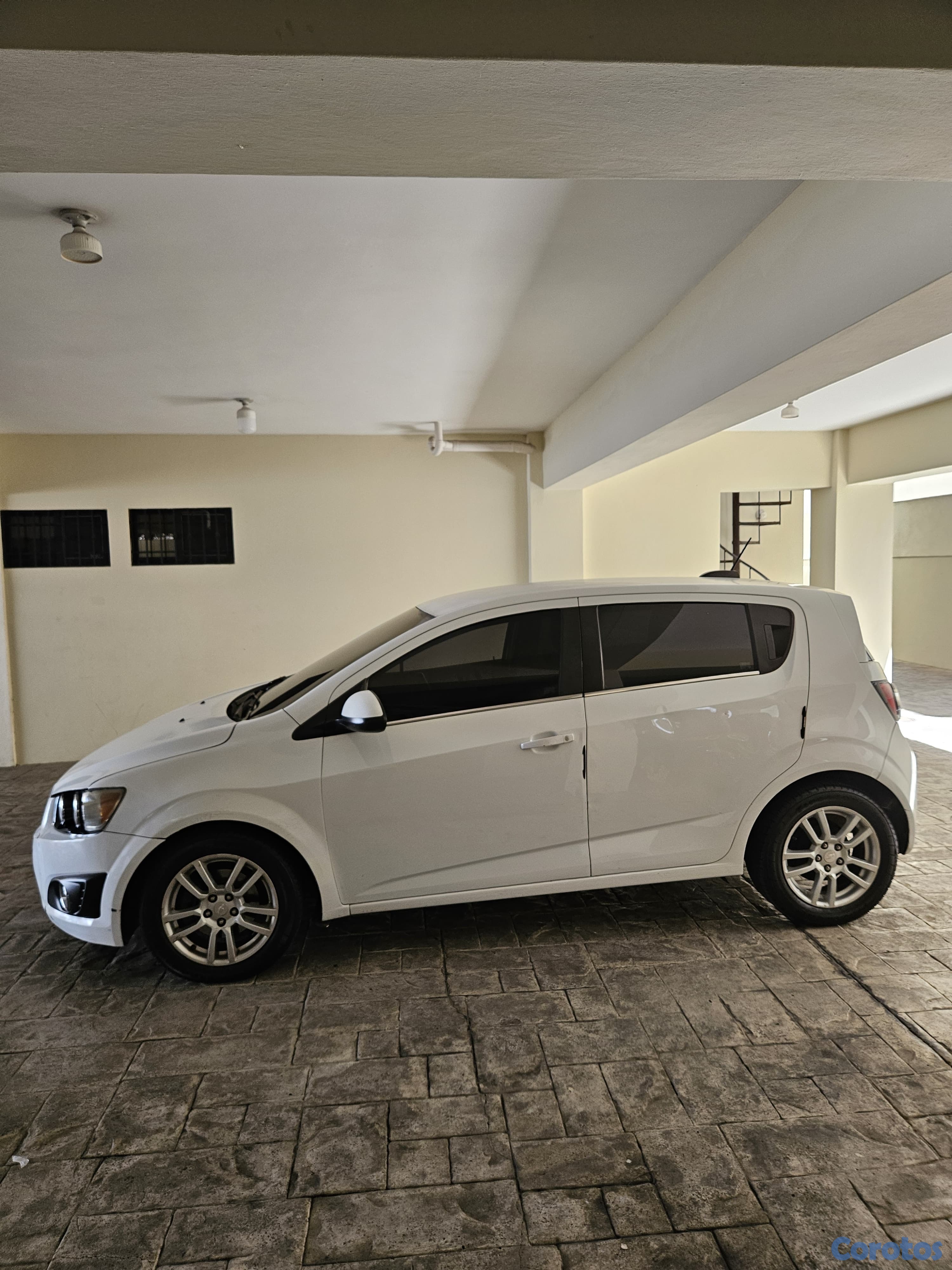 carros - Chevrolet Sonic LT 2015 1
