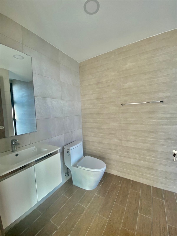 apartamentos - Apartamento de venta en piso alto en La Esmeralda 2
