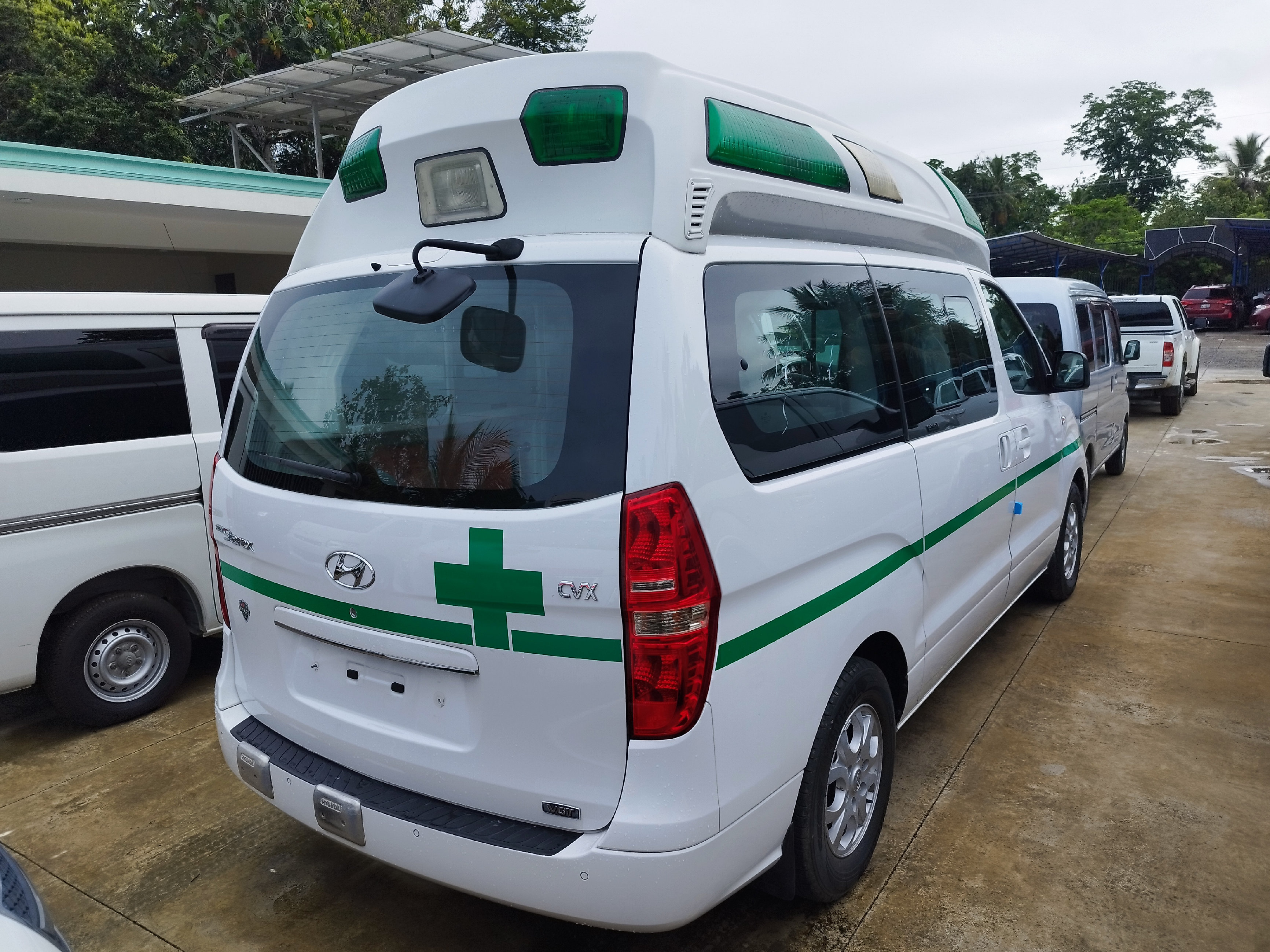 jeepetas y camionetas - 2013 Hyundai Ambulancia  8