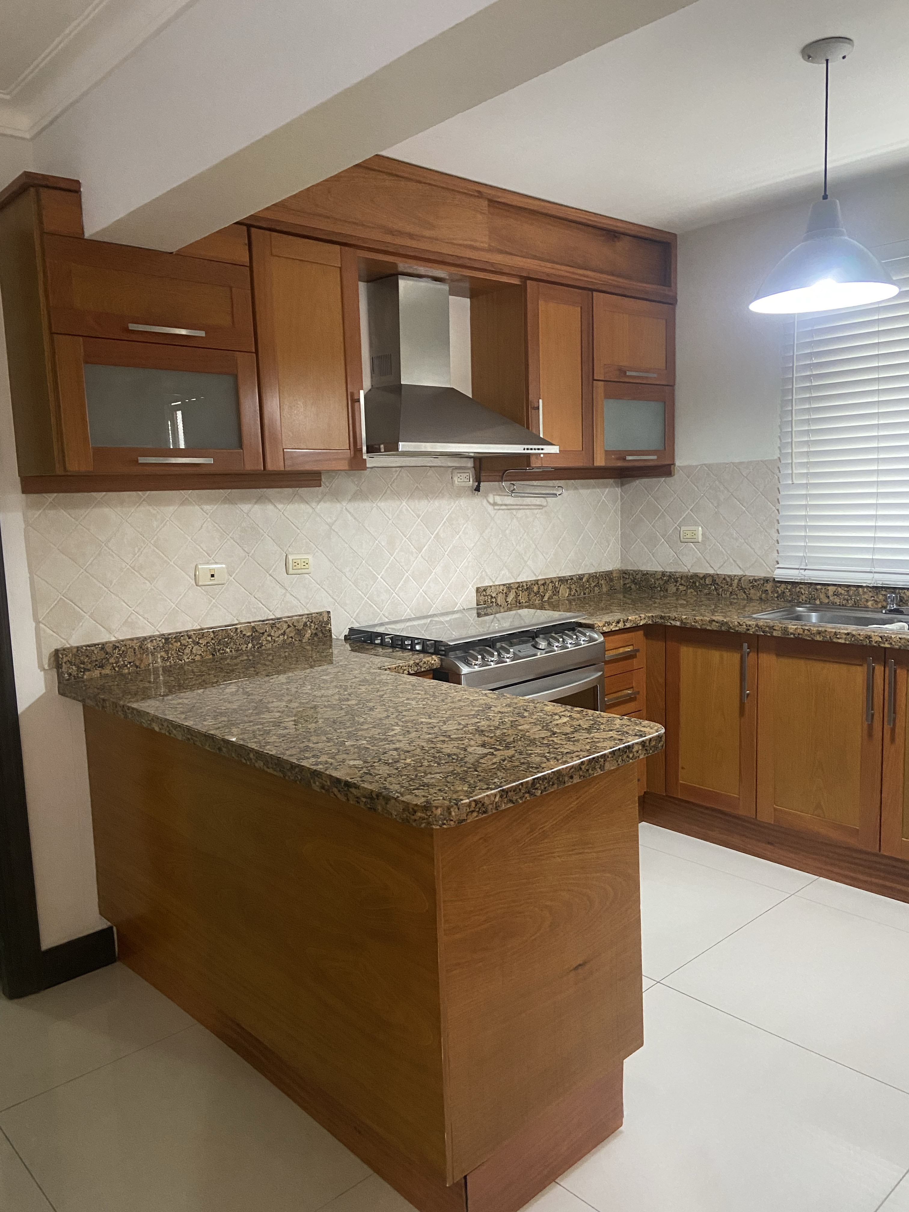 apartamentos - Se alquila apartamento semi amueblado en Paraiso 3