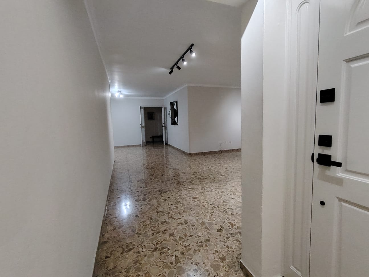apartamentos - Apartamento en Venta Vacio en Naco 7