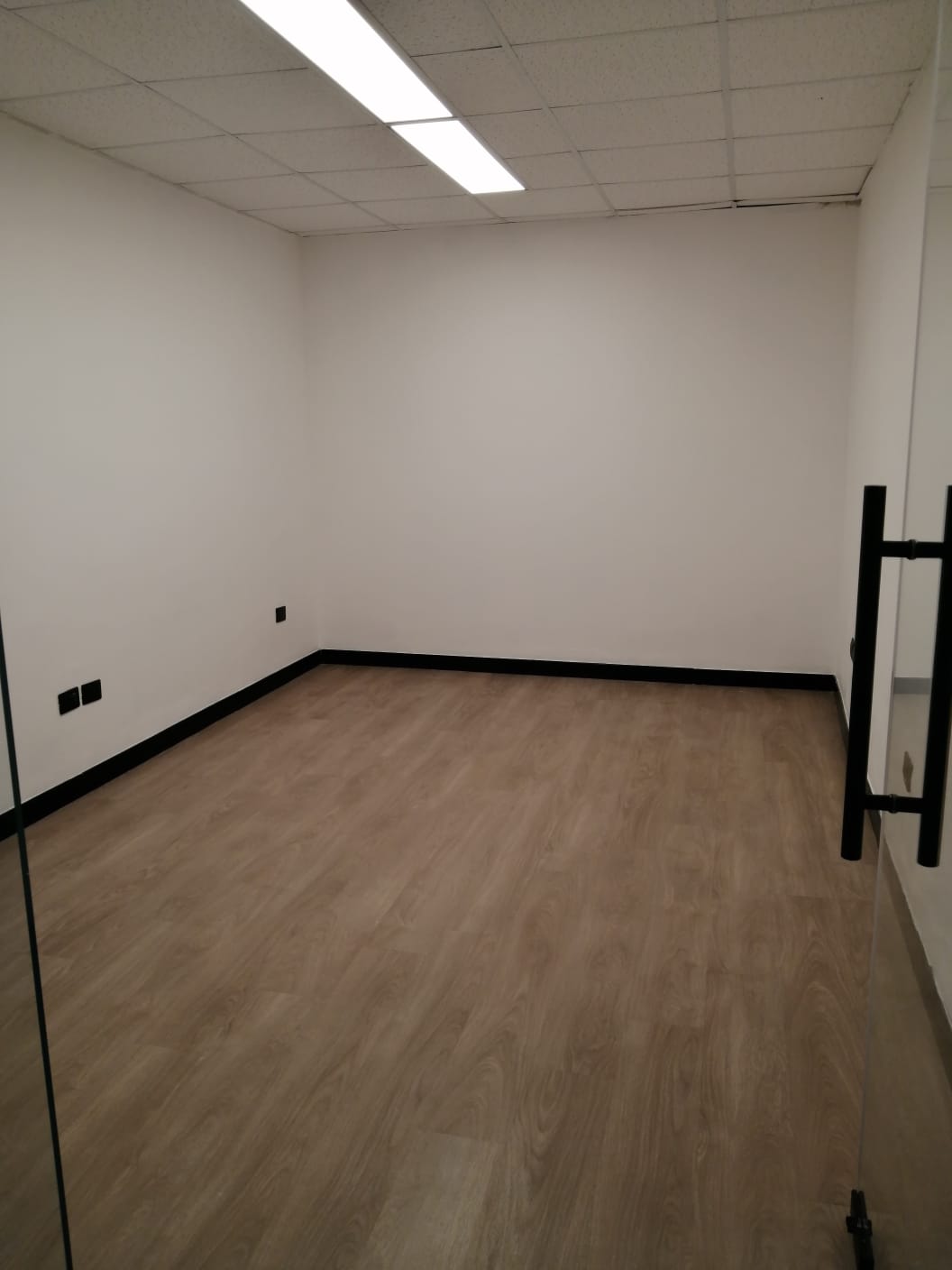 oficinas y locales comerciales - LOCAL OFICINAS, 125 Mts2 EN GAZCUE, CALLE SANTIAGO, PROX. A LA BENITO MONCION 7