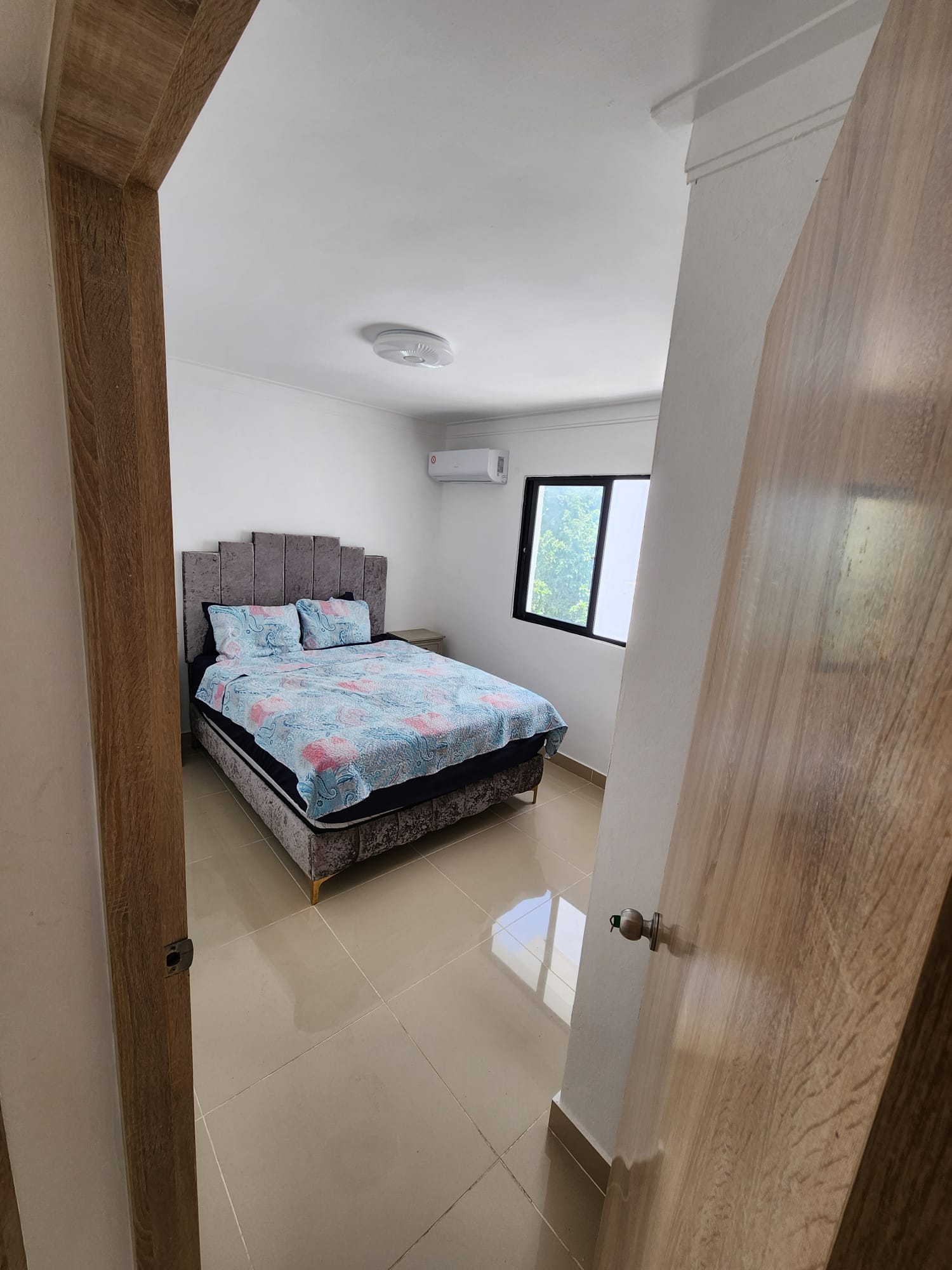 apartamentos - Hermoso apartamento en los frailes, 2do nivel, de poco uso, santo domingo este 7