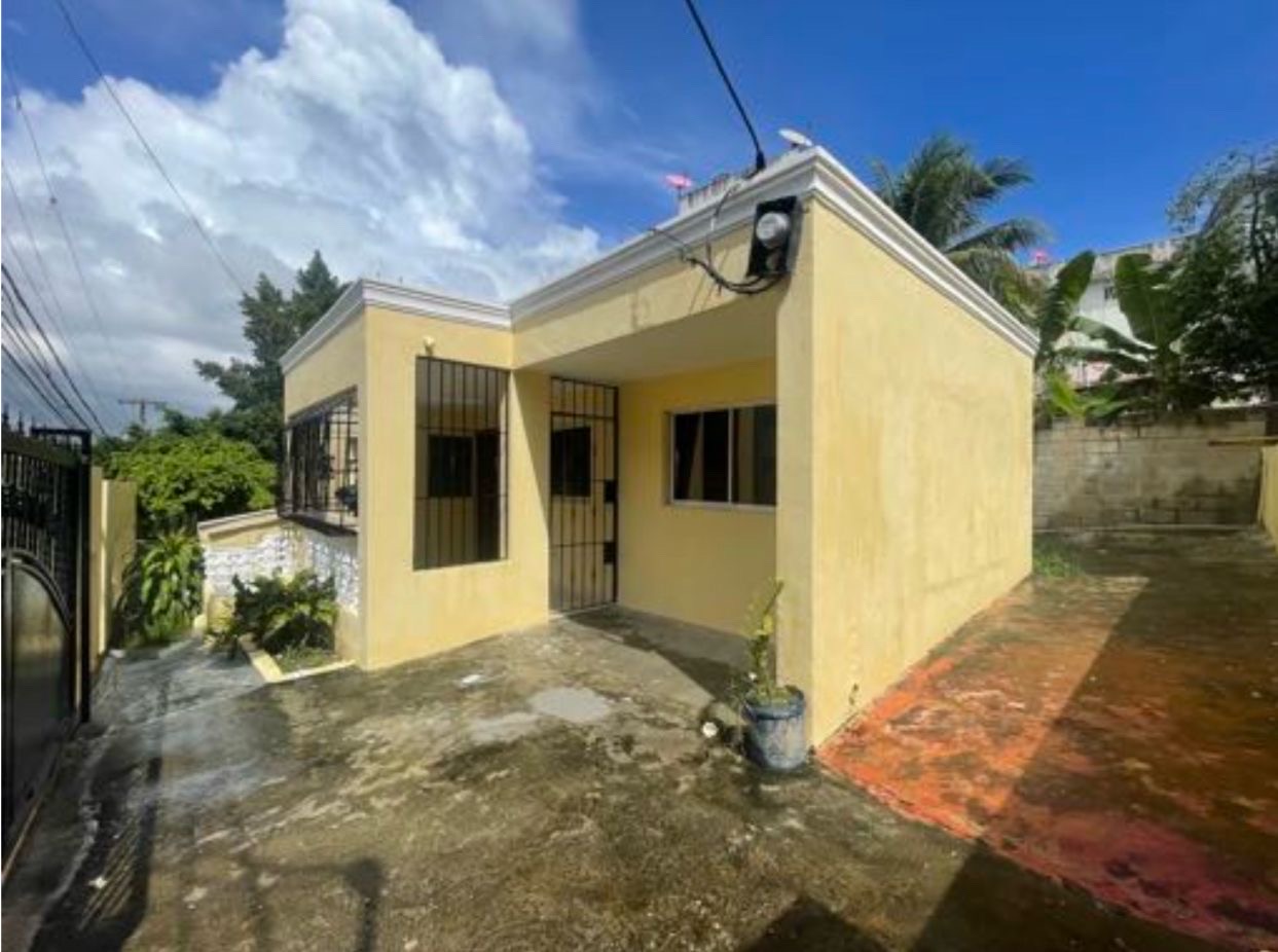 casas - Vendo casa dentro de proyecto cerrado! En la Charles de gaulle santo Domingo  5