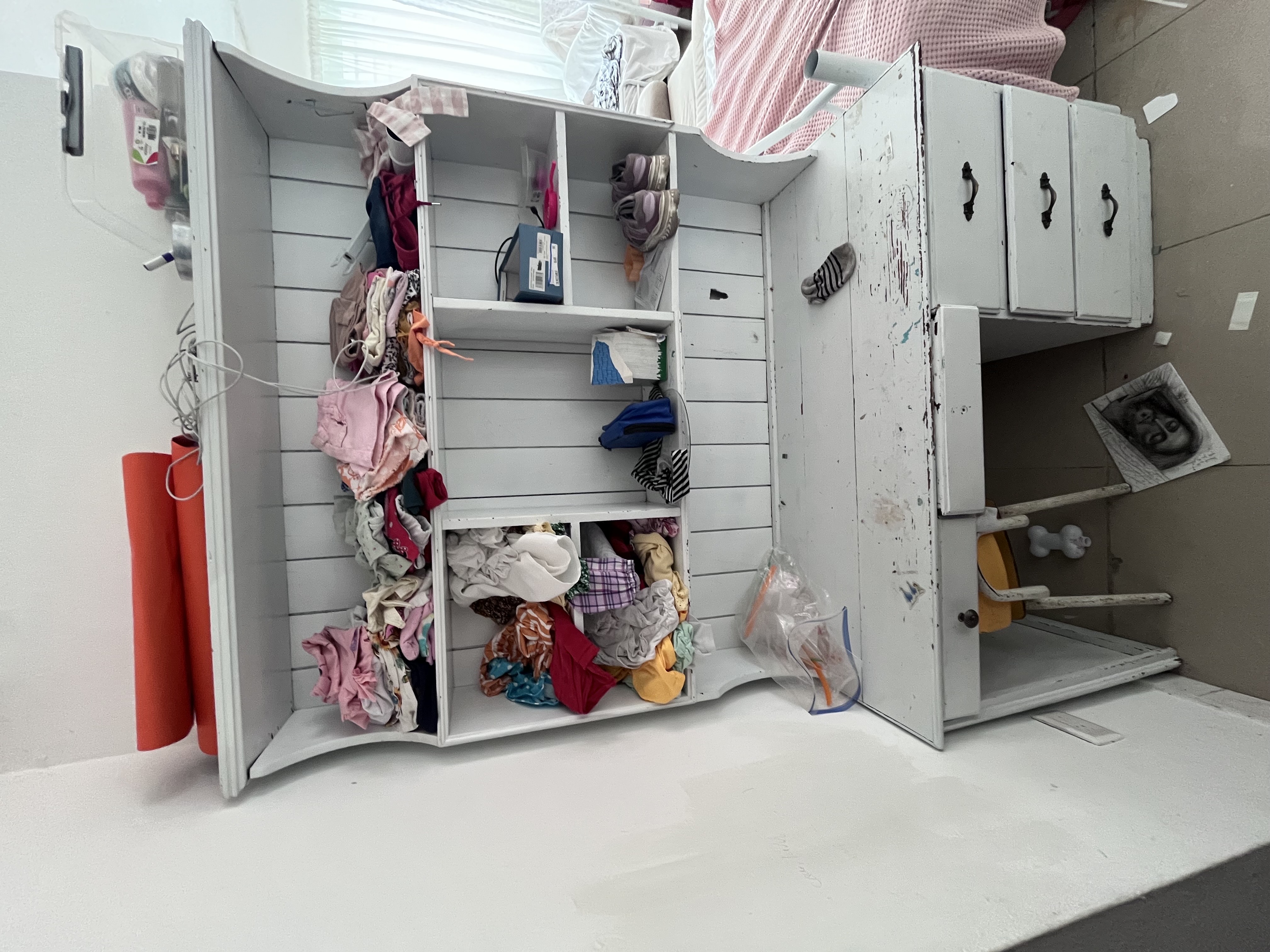 decoración y accesorios - Vendo estantería o gavetero  para habitación 