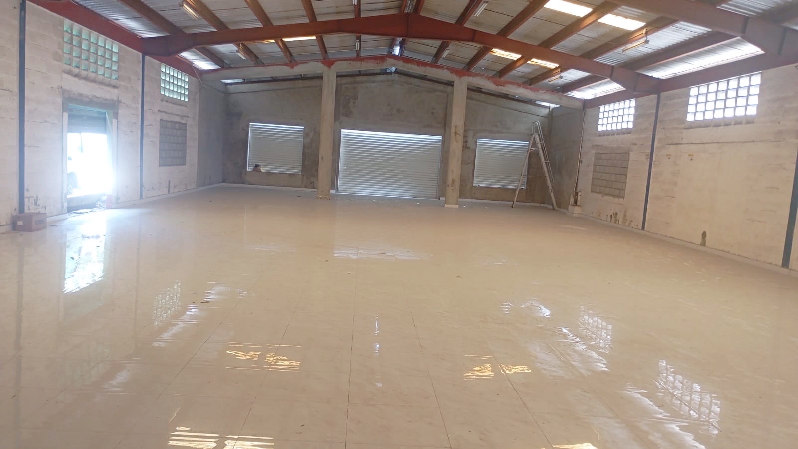 oficinas y locales comerciales - alquile nave comercial Santo Domingo este  2