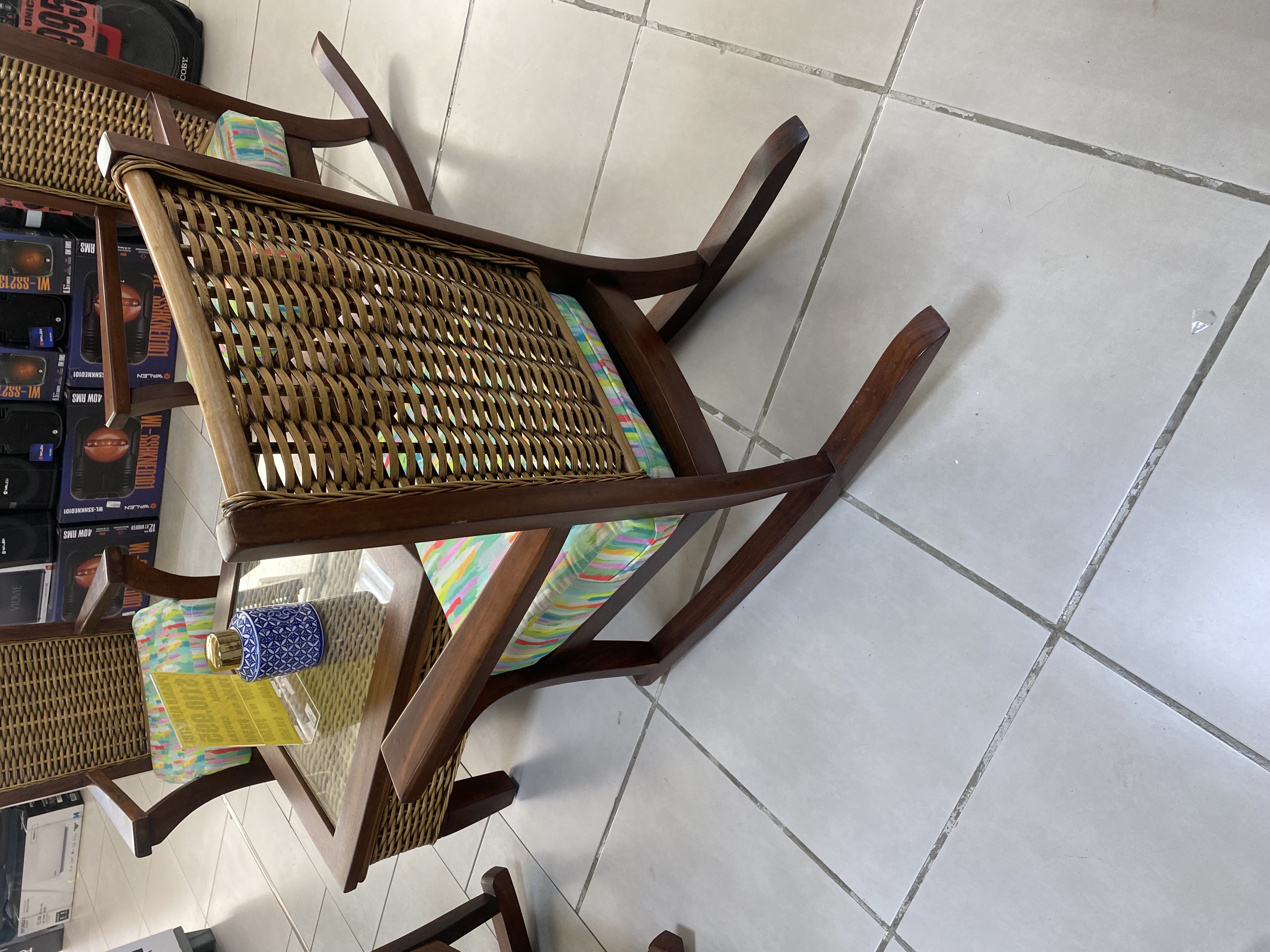 muebles y colchones - mesedora en caobas Y mimbre  1