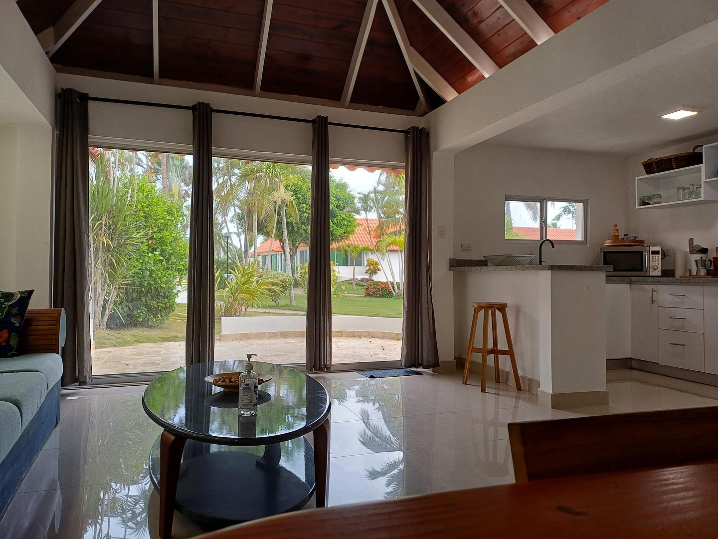 casas vacacionales y villas - VILLA FRENTE AL MAR CARIBE EN RESIDENCIAL CERRADO 1