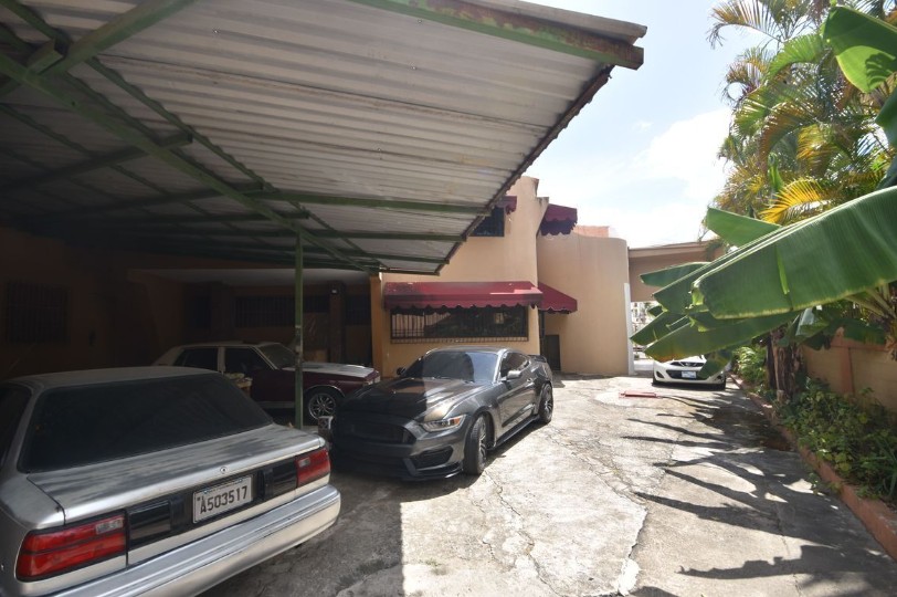 casas - Alquiler de Casa en Los Restauradores Comercial 1