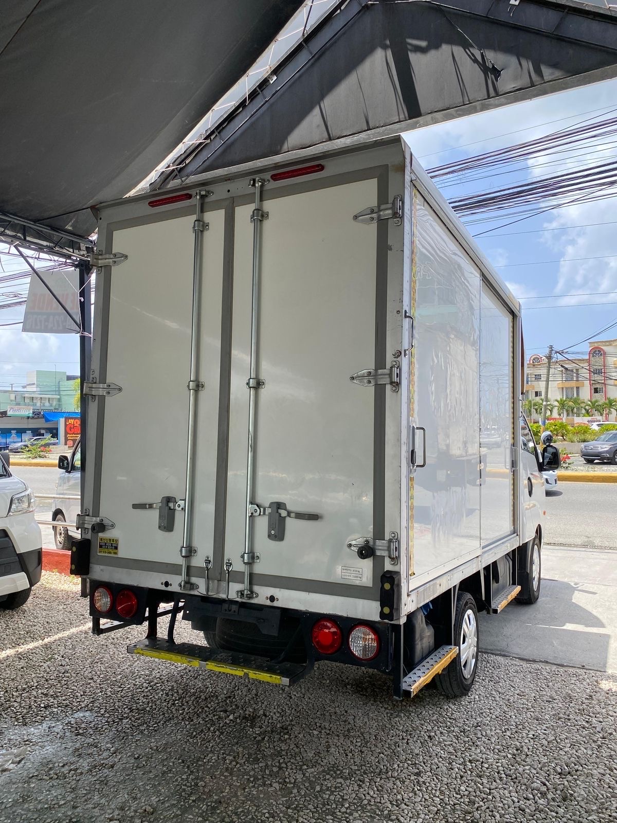 jeepetas y camionetas - Kia Bongo 2022 
 9