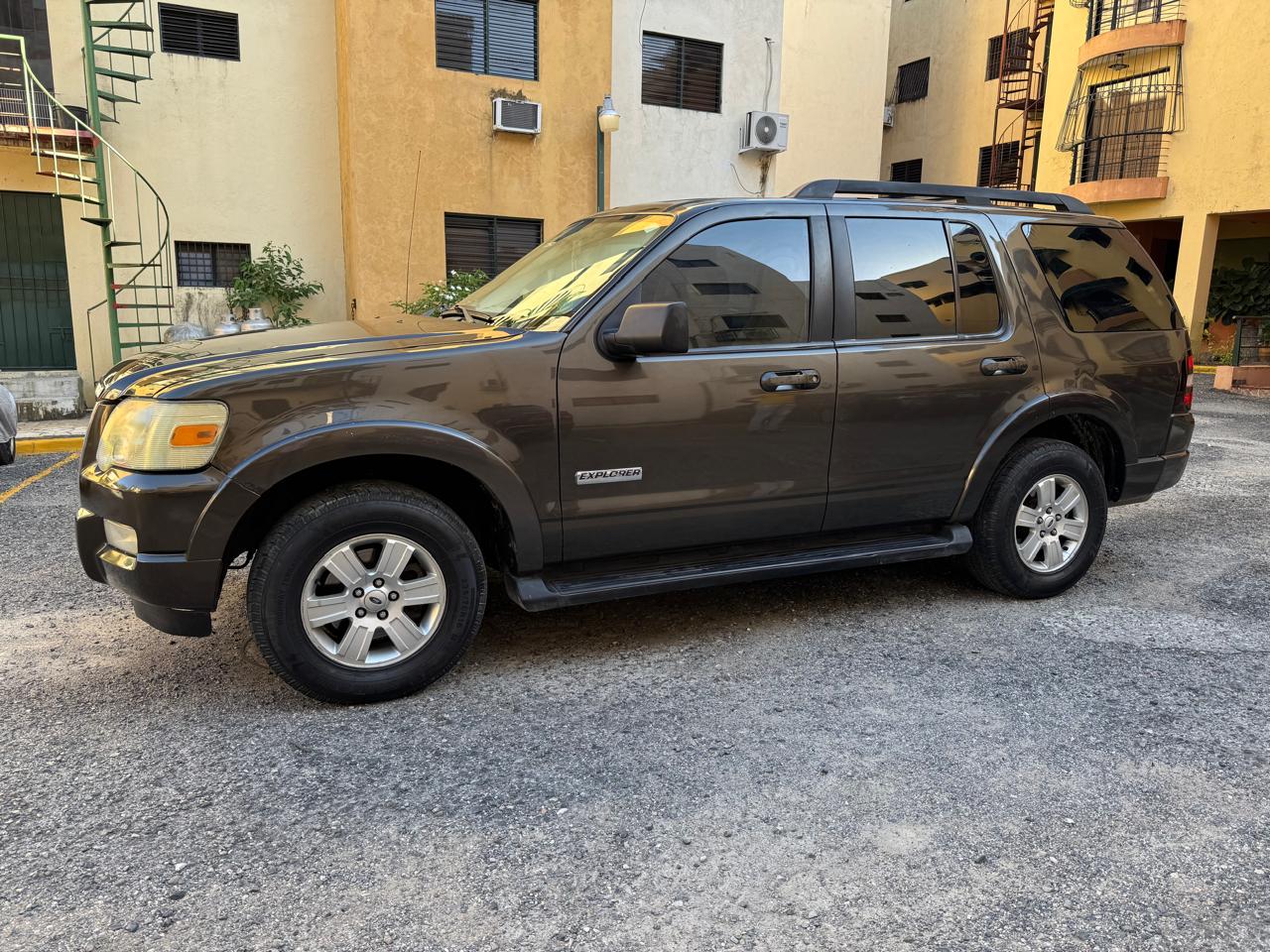 jeepetas y camionetas - Vendo Ford Explorer 2008 en excelentes condiciones 5