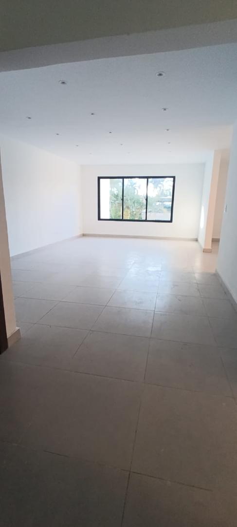 oficinas y locales comerciales - Evaristo Amplio Local con Excelente Distribución