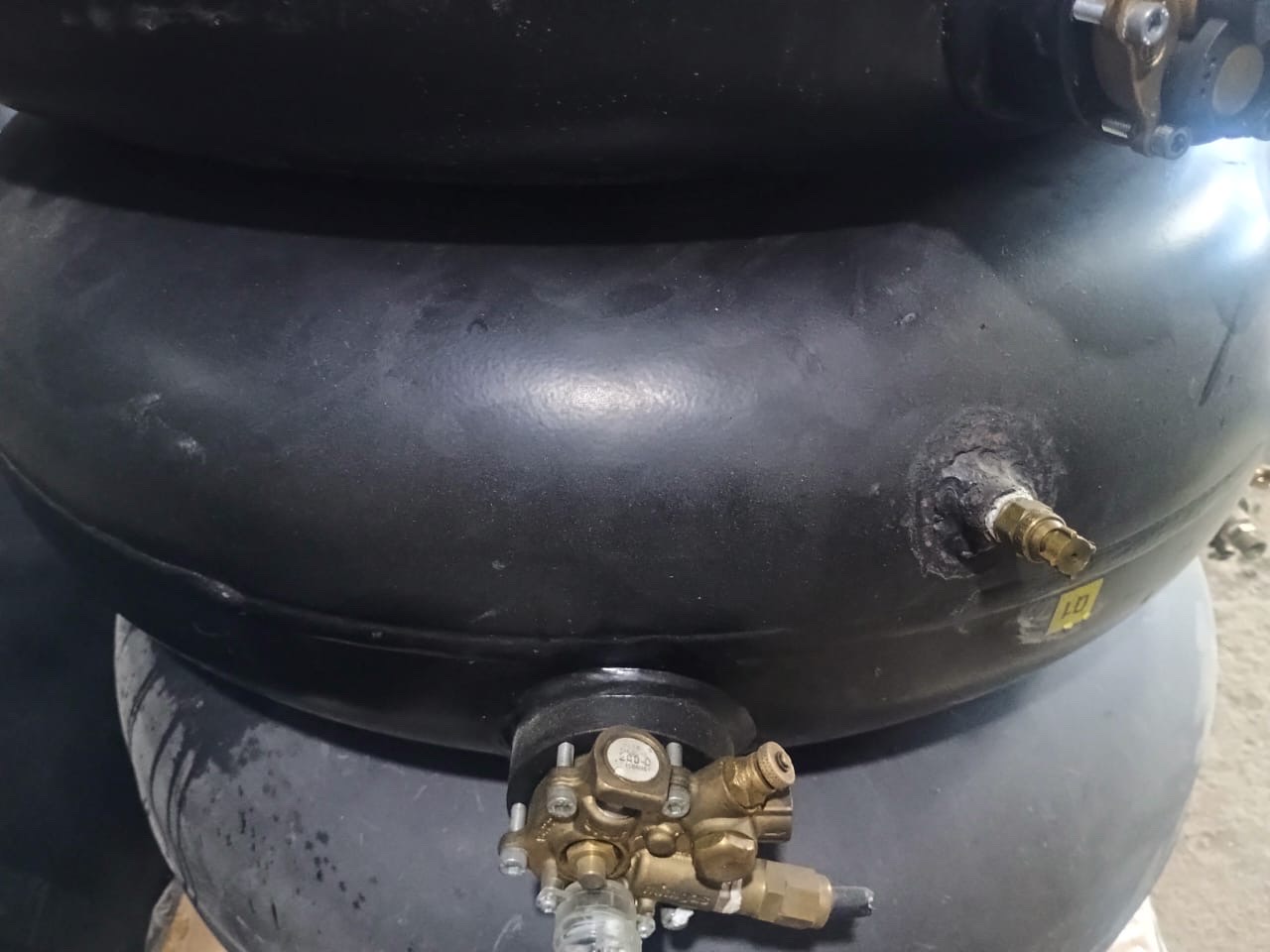 accesorios para vehiculos - Equipo de gas por inyección de cuatro cilindros usado, tanque redondo 0