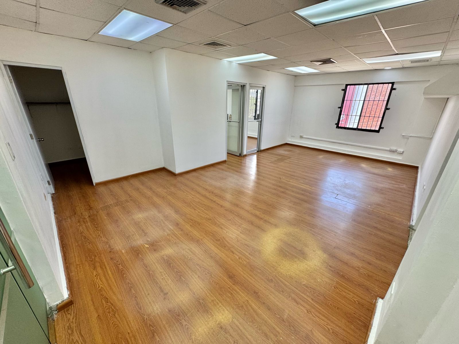 oficinas y locales comerciales - Local Comercial en Alquiler LA CASTELLANA  4