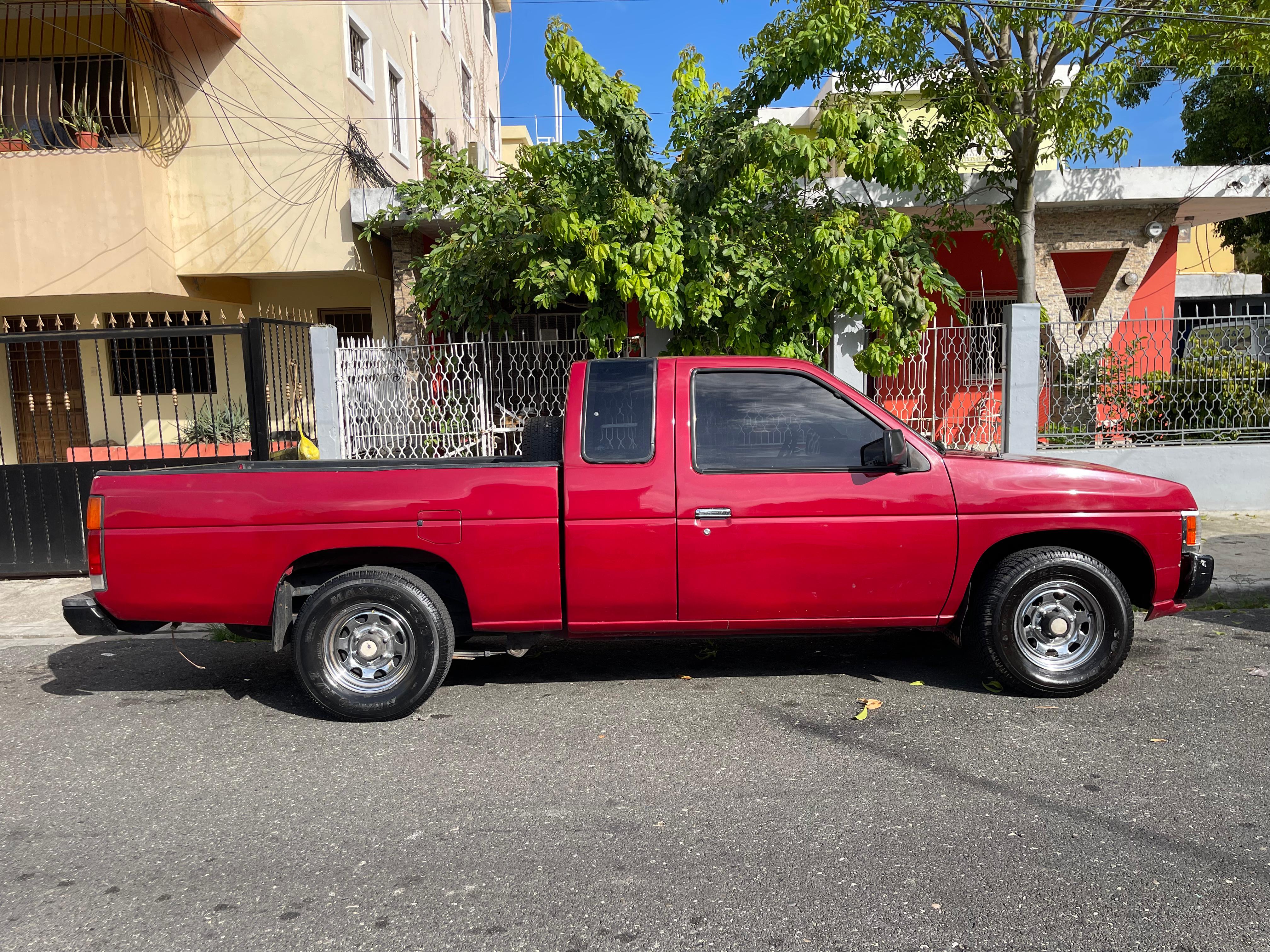 jeepetas y camionetas - Camioneta Nissan 1993 RD$ 625,000.00 (Negociable) 2