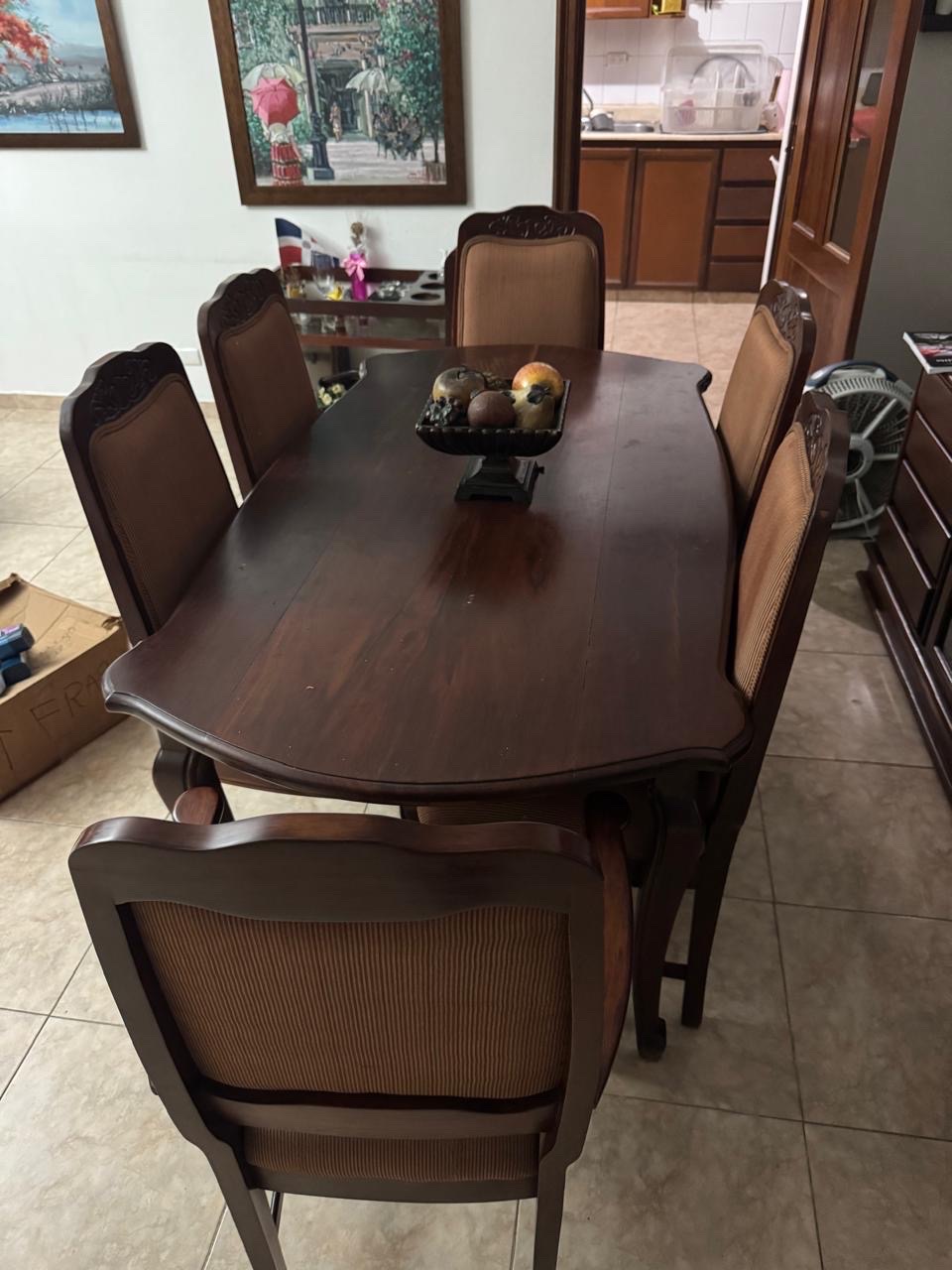 muebles y colchones - Comedor de caoba con 6 sillas 0