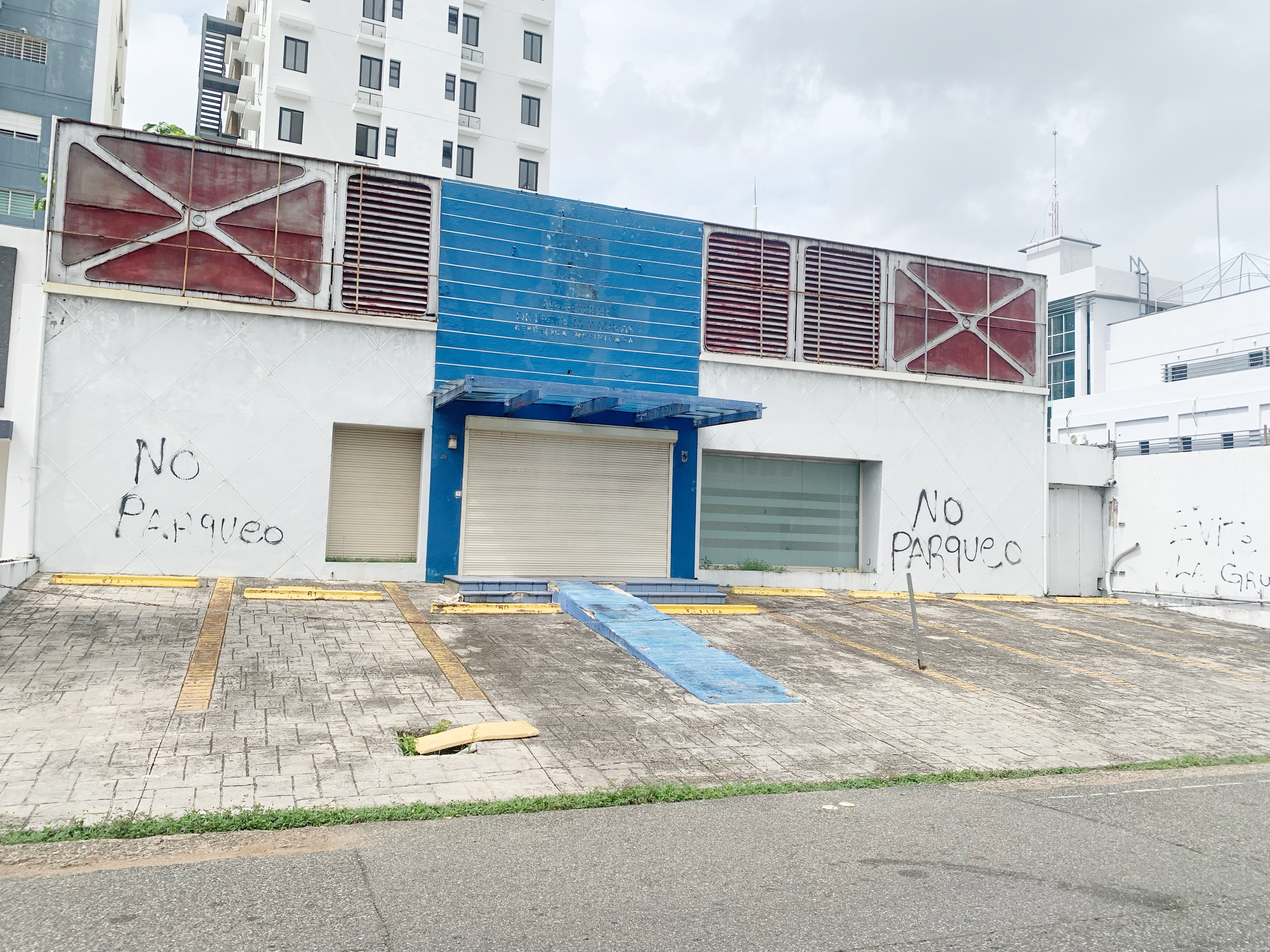 oficinas y locales comerciales - Local céntrico en Naco  1