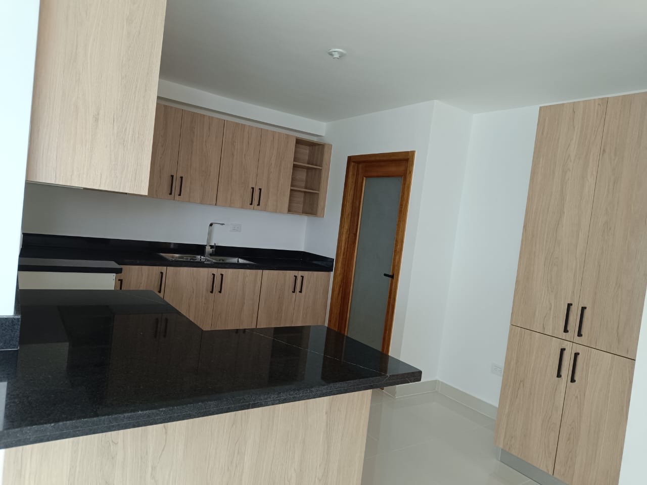 apartamentos - Hermoso apartamento en venta 8vo. piso residencial privado av. Hispanoamericana  9
