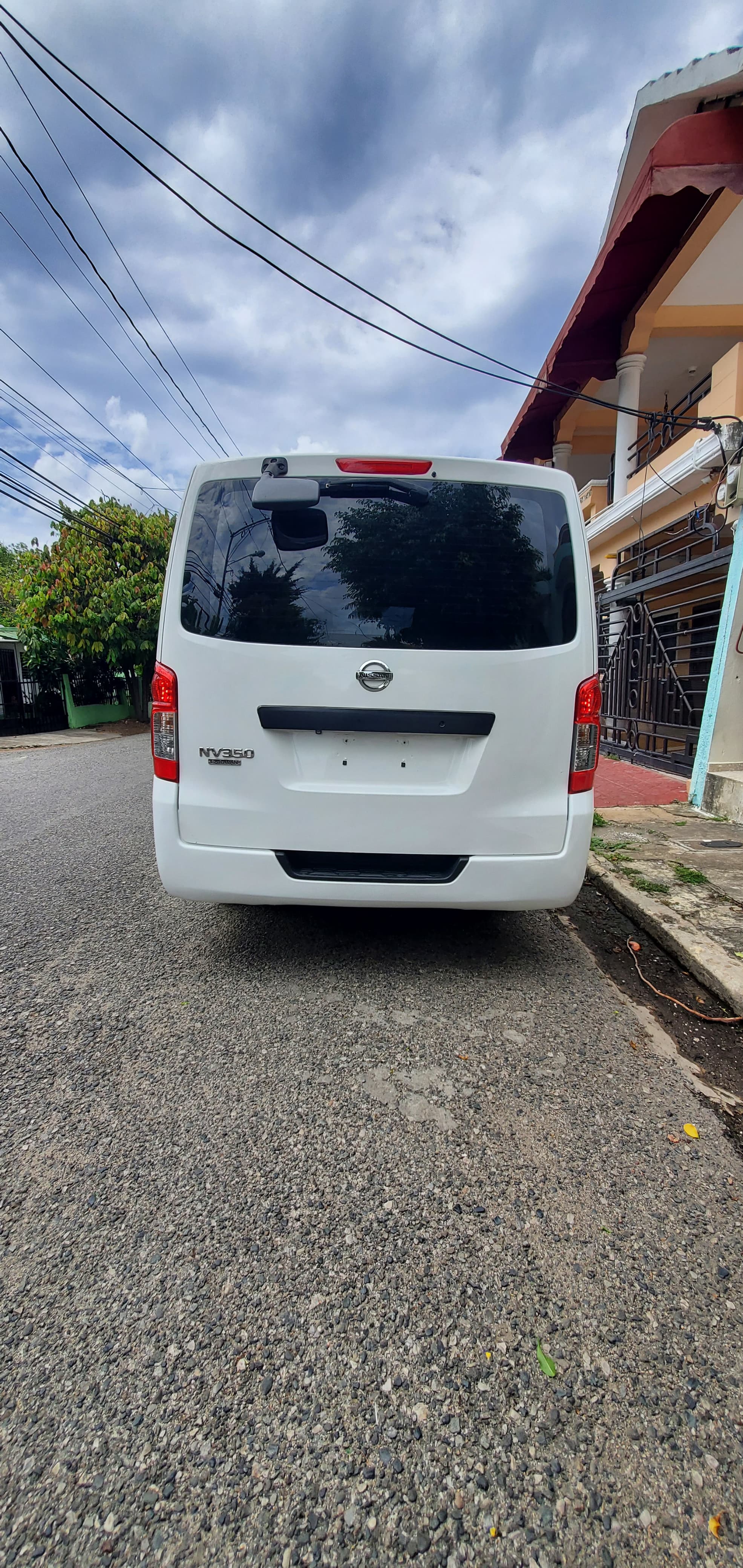 jeepetas y camionetas -     [SE VENDE] "NISSAN NV-350 2017"  2