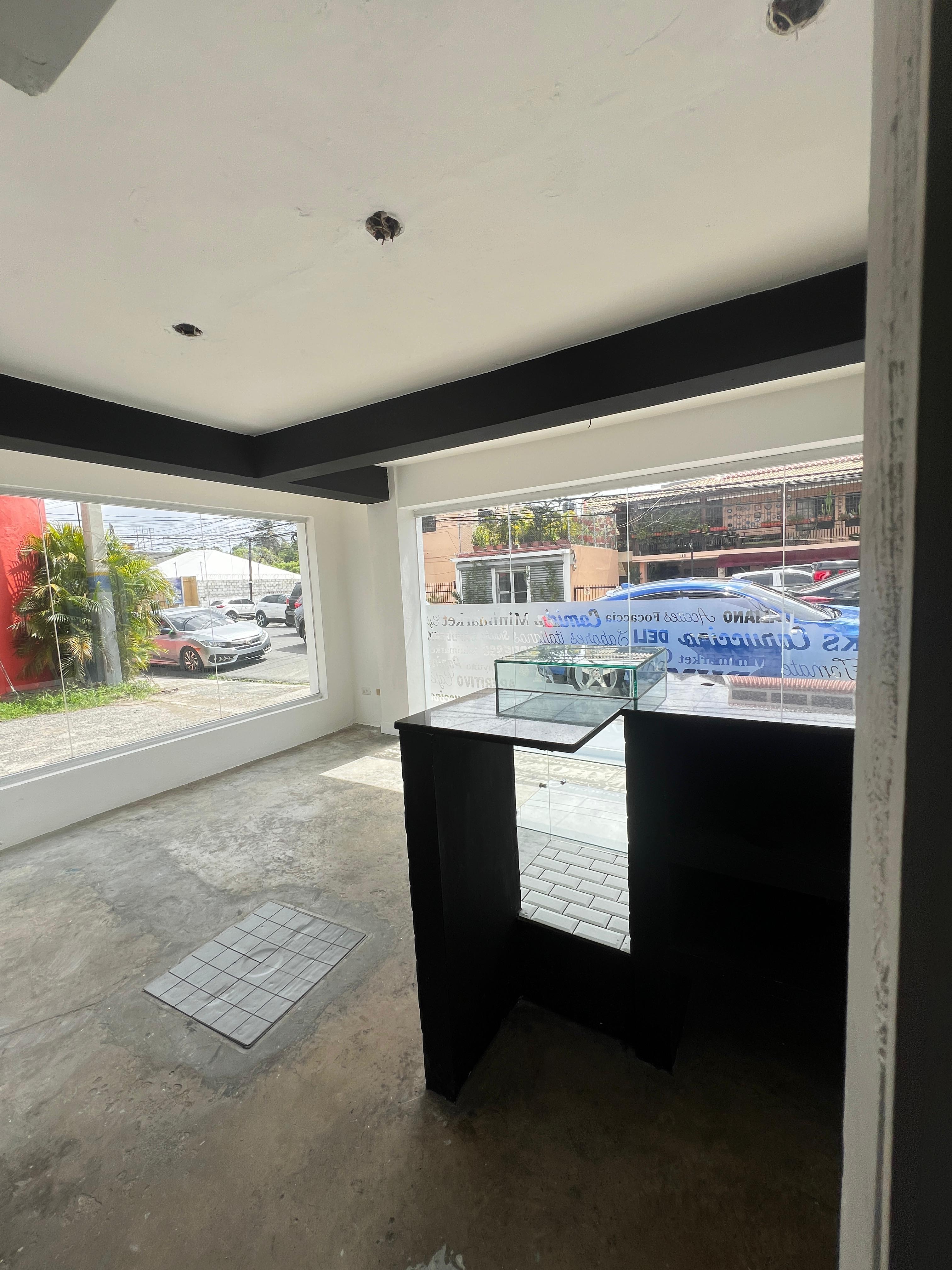 oficinas y locales comerciales - Local primer piso en el Milllon/quisqueya  4