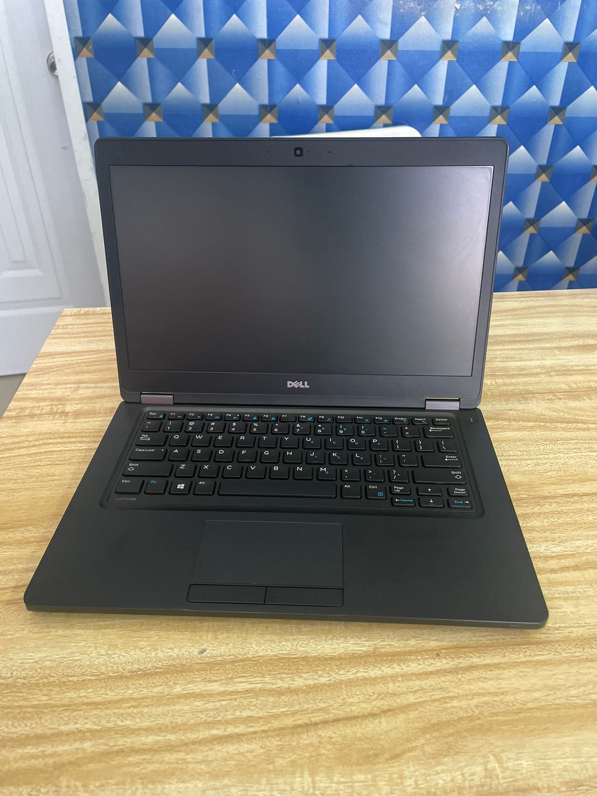 computadoras y laptops - Dell Latitude 5480 Intel Core i3 de 7ma Generación 0