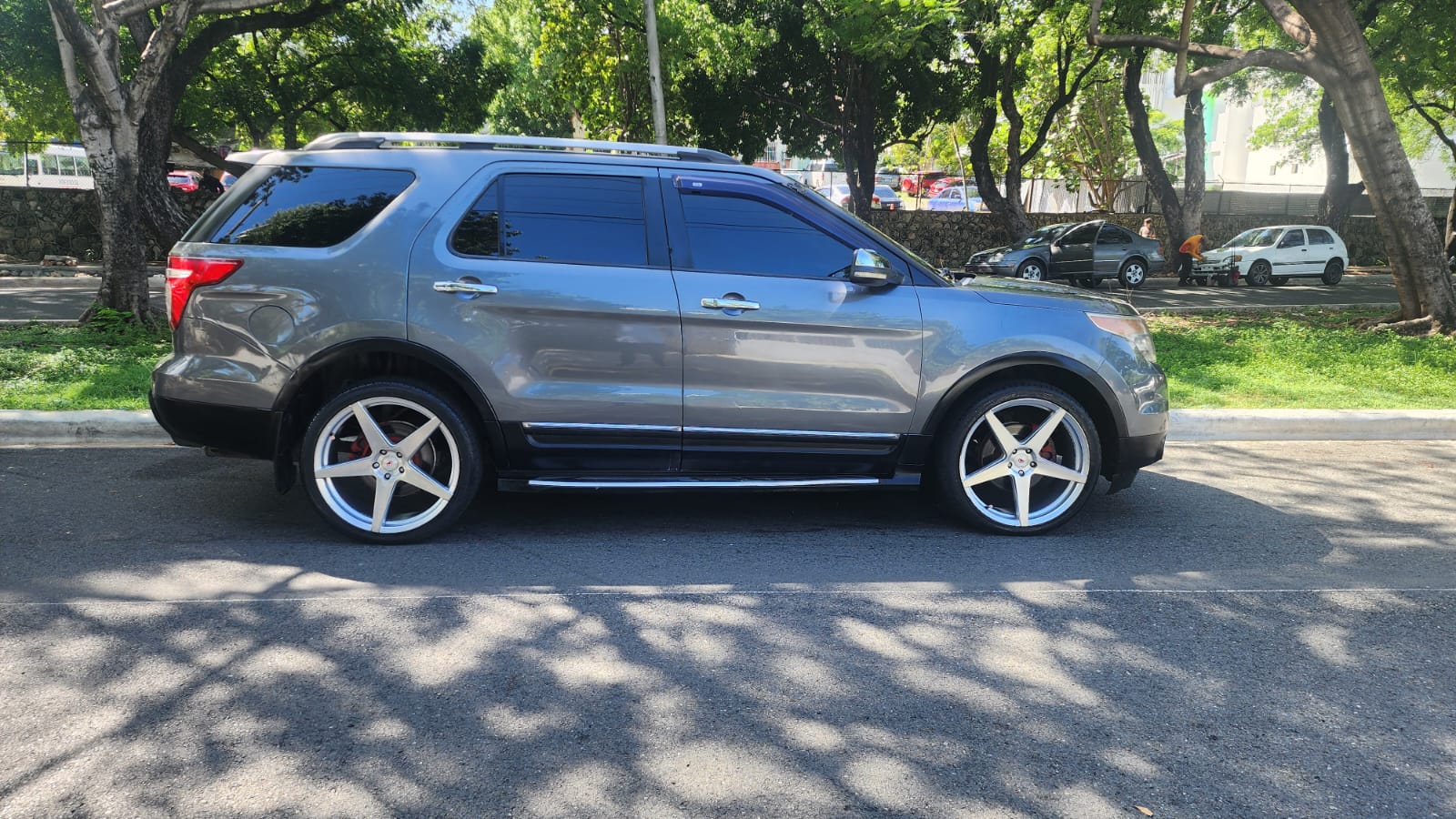 jeepetas y camionetas - Ford explorer 2013 XLT 4x4 la más full  5