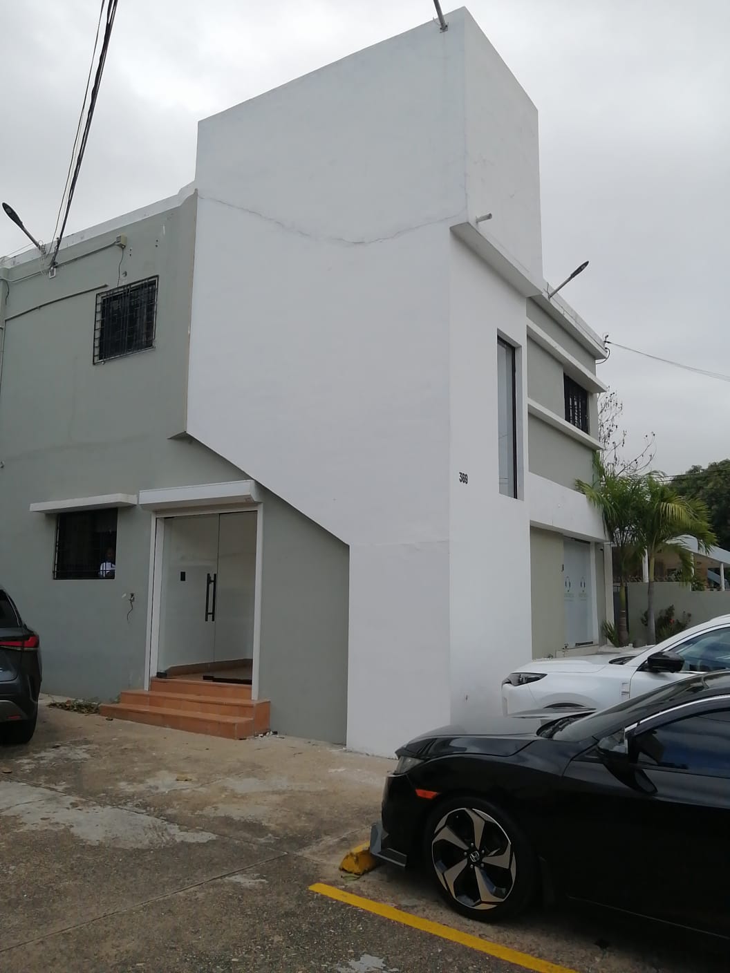 oficinas y locales comerciales - LOCAL OFICINAS, 125 Mts2 EN GAZCUE, CALLE SANTIAGO, PROX. A LA BENITO MONCION 8