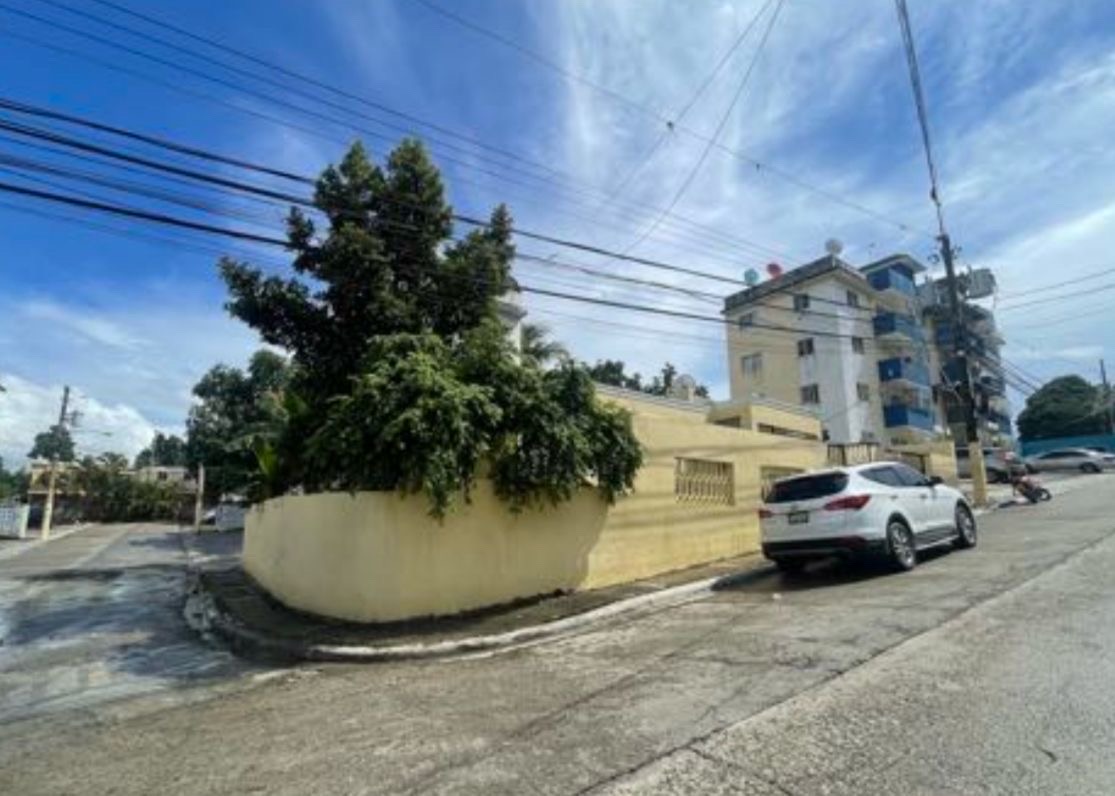 casas - Vendo casa dentro de proyecto cerrado! En la Charles de gaulle santo Domingo  6