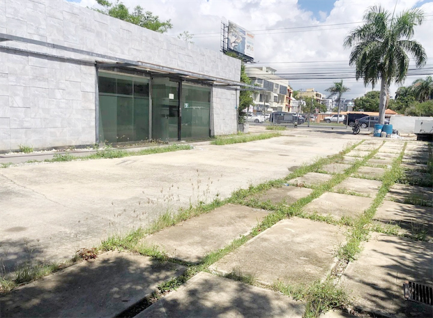 oficinas y locales comerciales - Local zona altamente comercial 1500 m 4