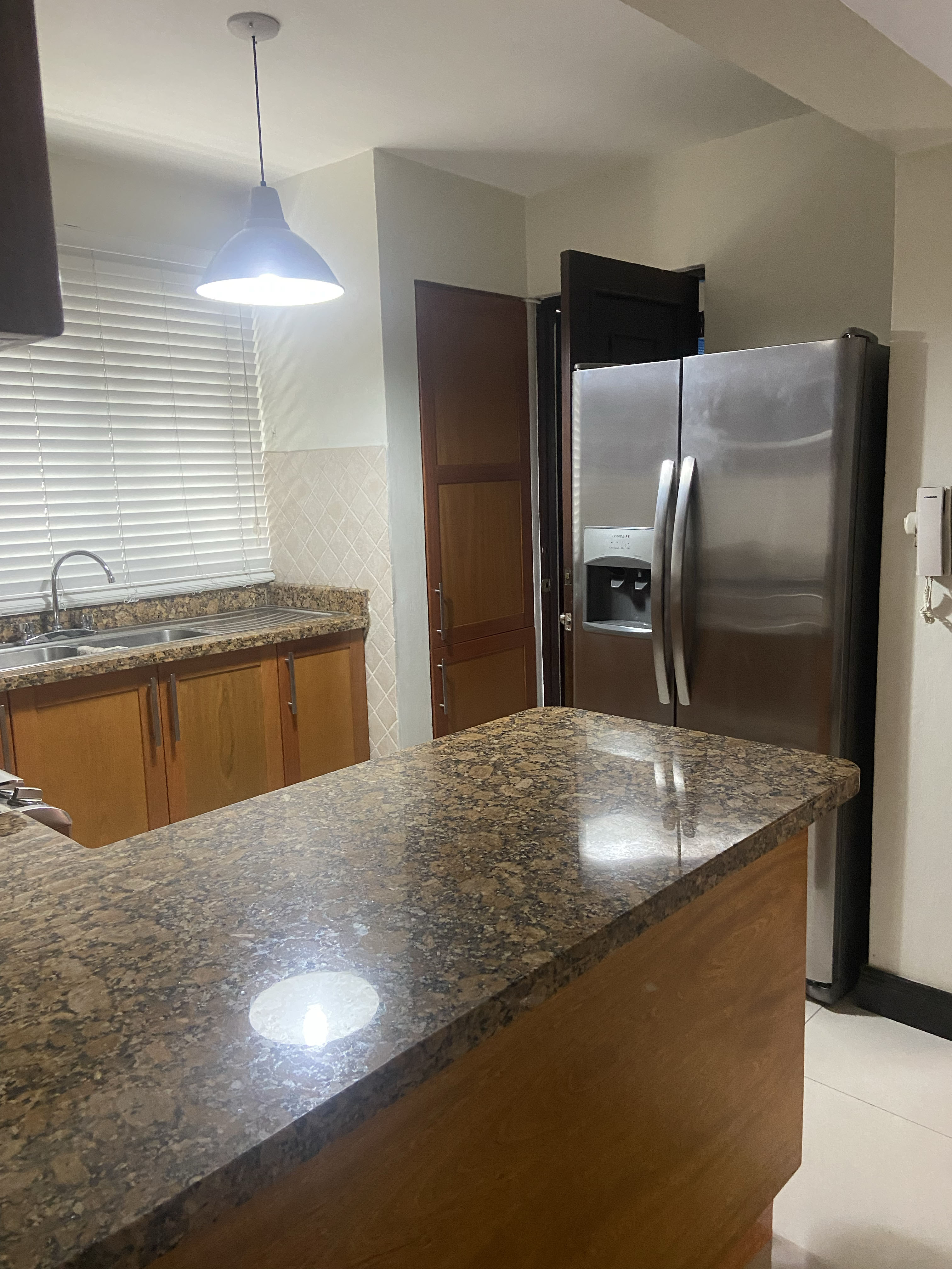 apartamentos - Se alquila apartamento semi amueblado en Paraiso 4
