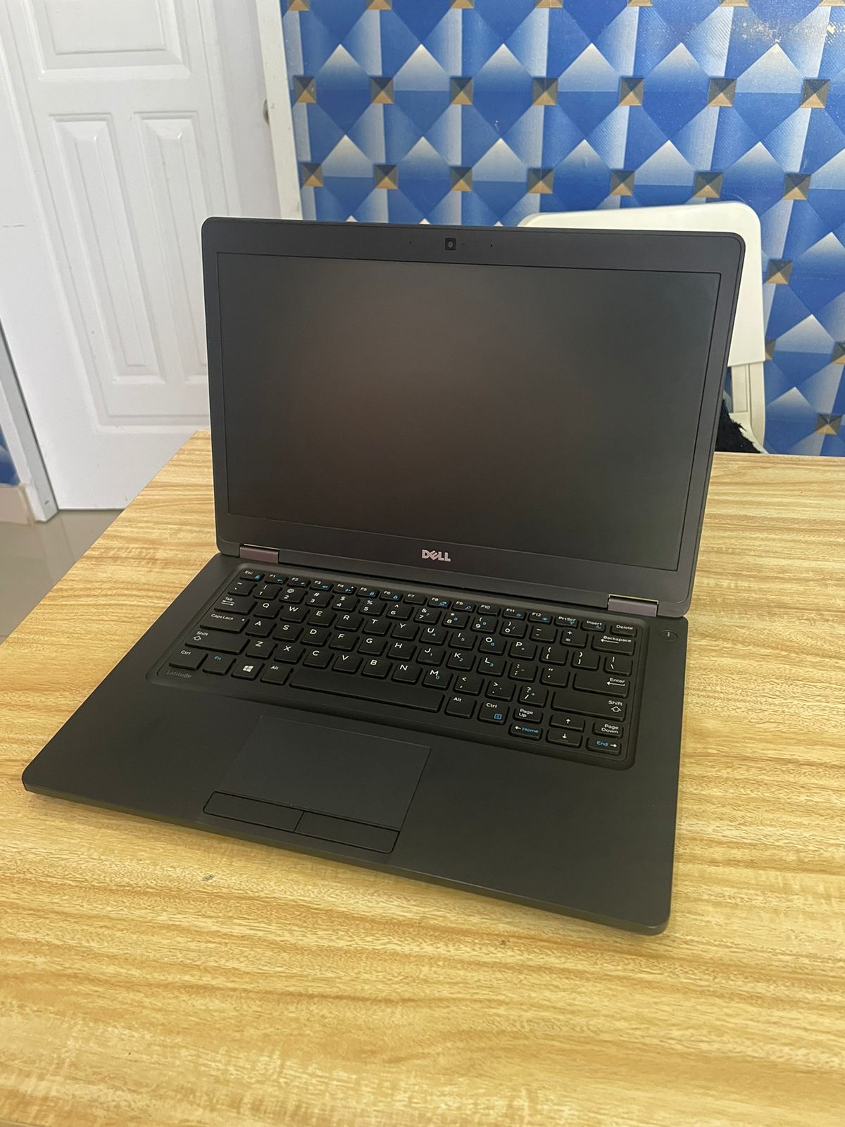computadoras y laptops - Dell Latitude 5480 Intel Core i3 de 7ma Generación 1
