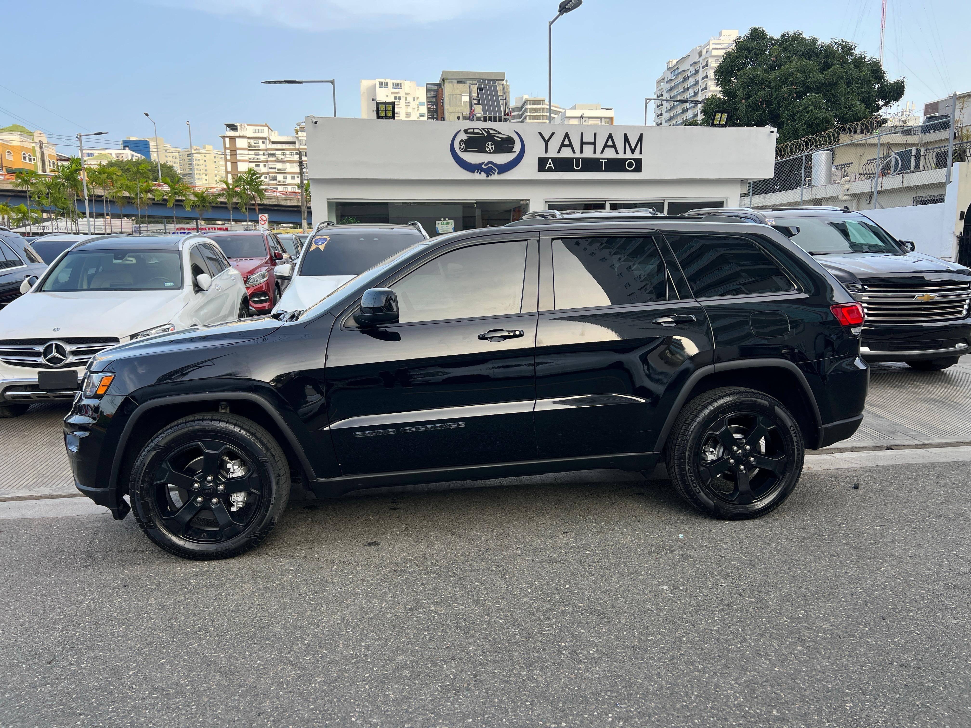 jeepetas y camionetas - JEEP GRAND CHEROKEE UPLAND 2018 4