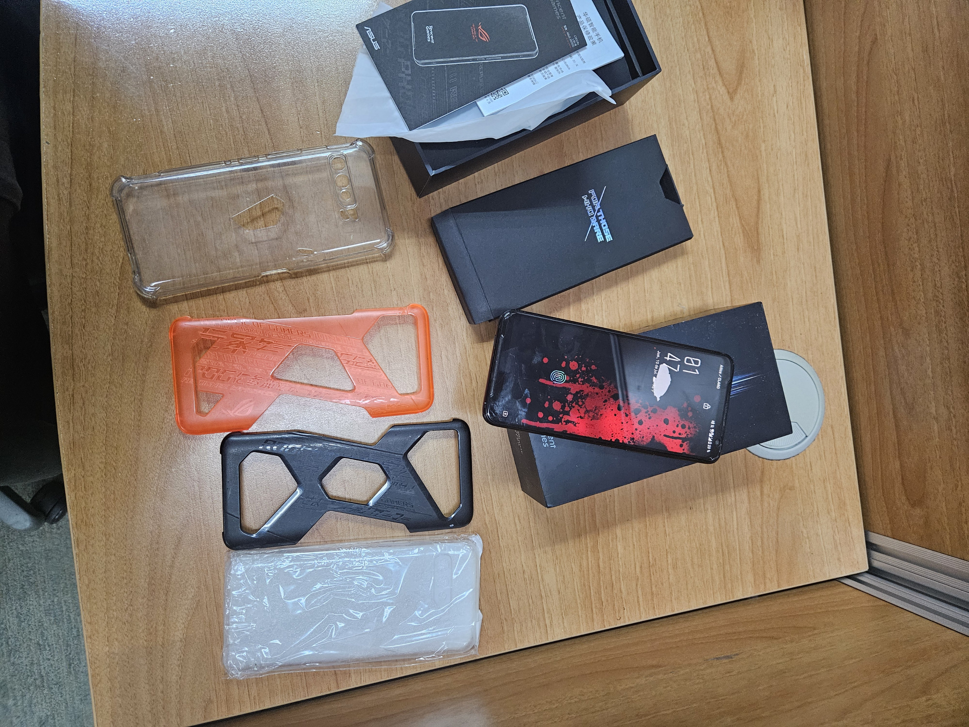 celulares y tabletas - Asus Rog phone 3 128gb 12gb ram, con caja original con 4 covers y cargador  3