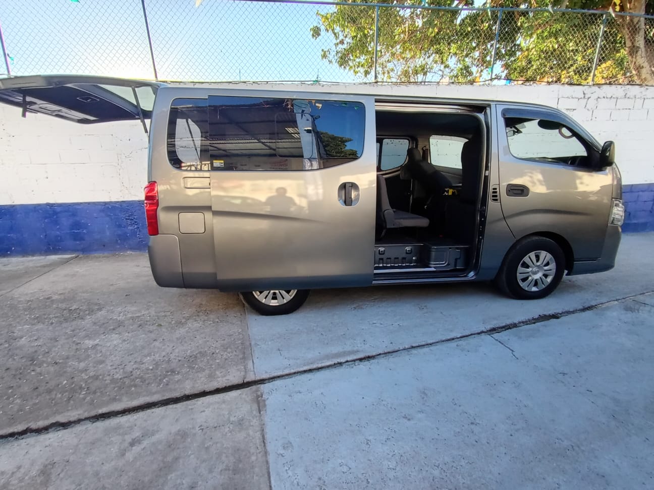 otros vehiculos - NISSAN CARAVAN NV350 8