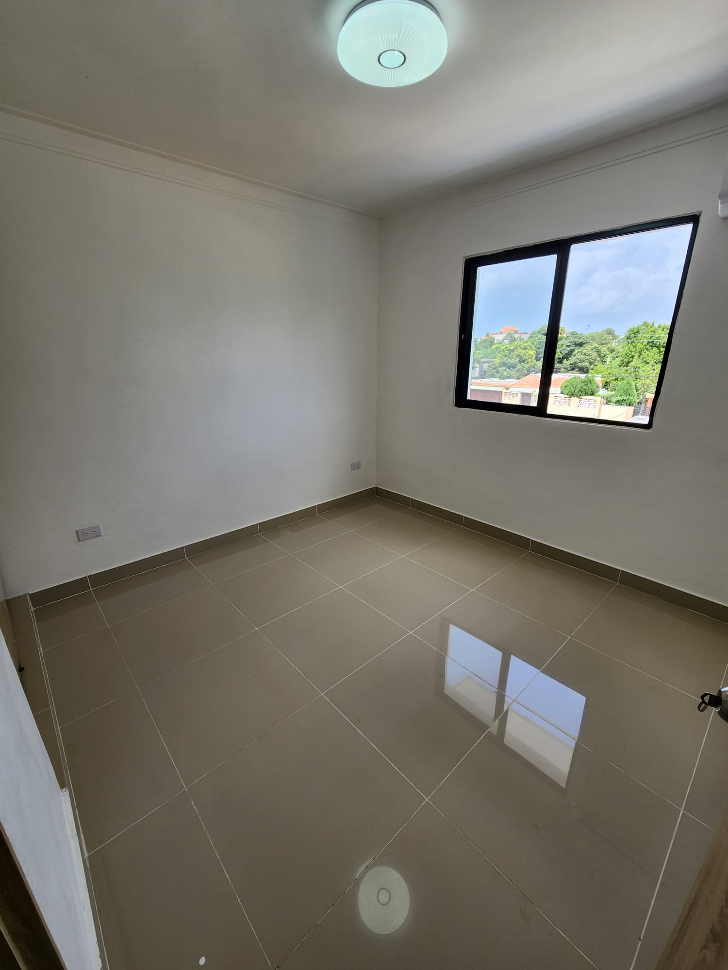 apartamentos - Hermoso apartamento en los frailes, 2do nivel, de poco uso, santo domingo este 9