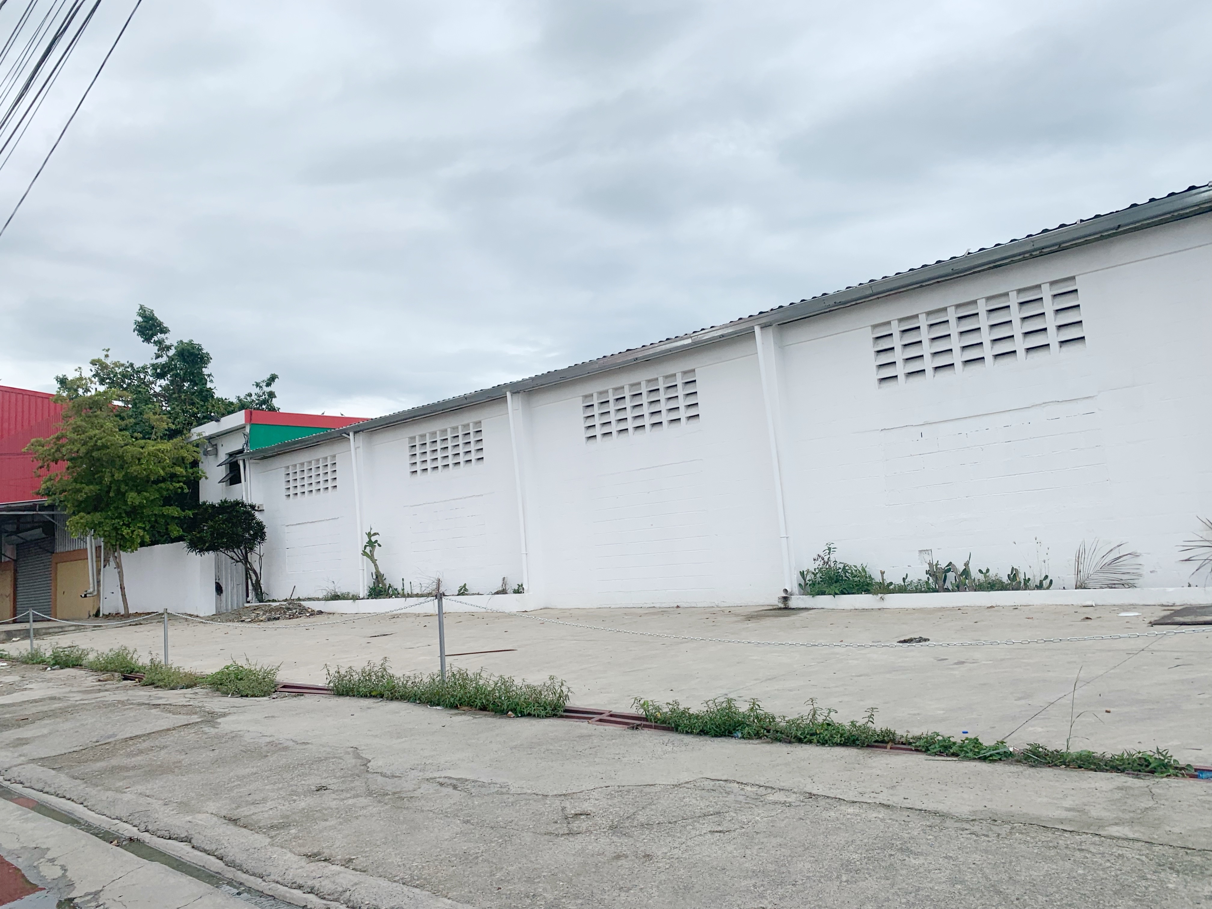 oficinas y locales comerciales - alquile nave comercial Santo Domingo este  4
