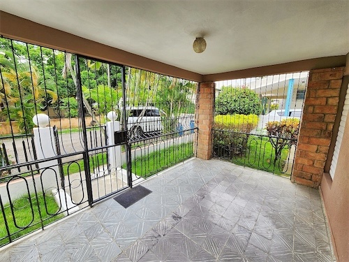 casas - Clásica casa de venta en El Ensueño  0