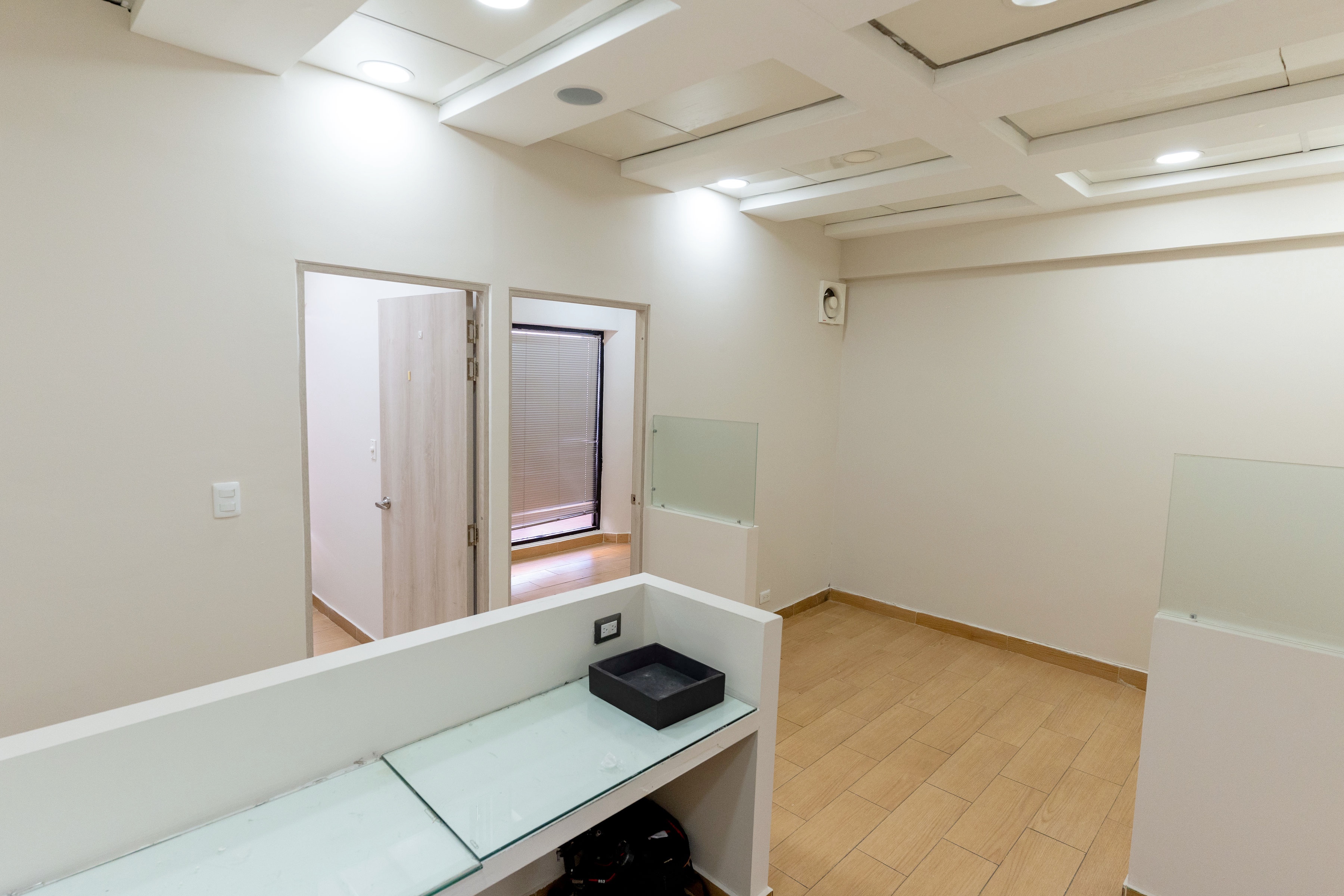 oficinas y locales comerciales - Local en Bella vista primer nivel  5
