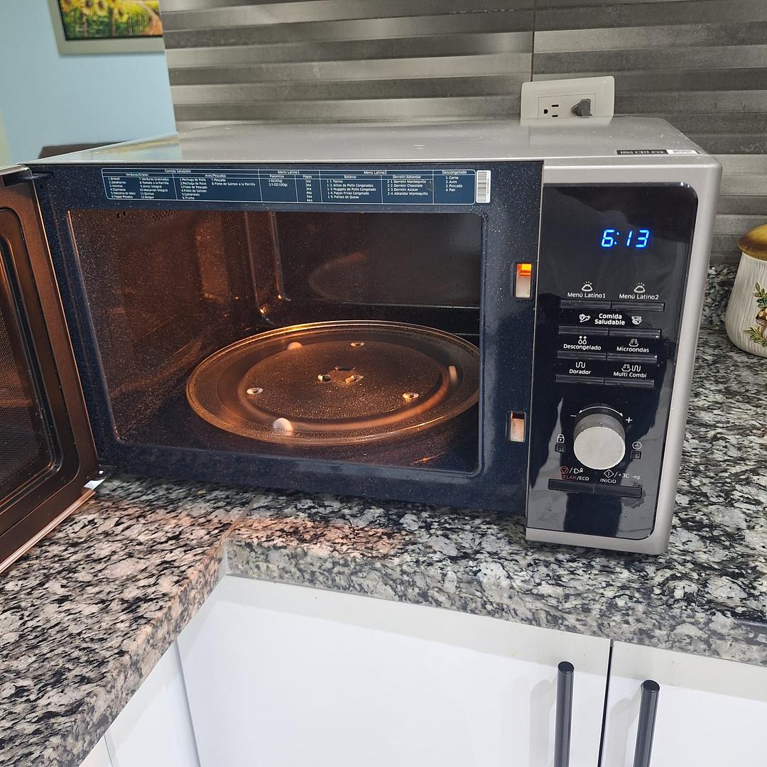 electrodomesticos - Microondas Con Asador Samsung 1.0 P.C. MG28F303TAS 5