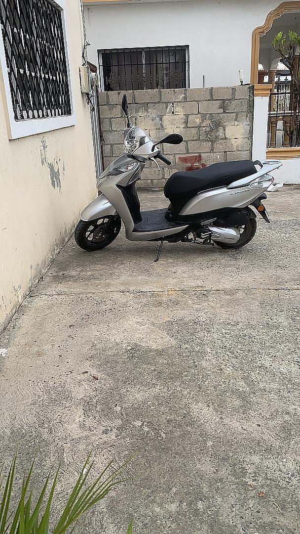 motores y pasolas - Motocicleta marca Motobison 2024 modelo Lead 150 Gris