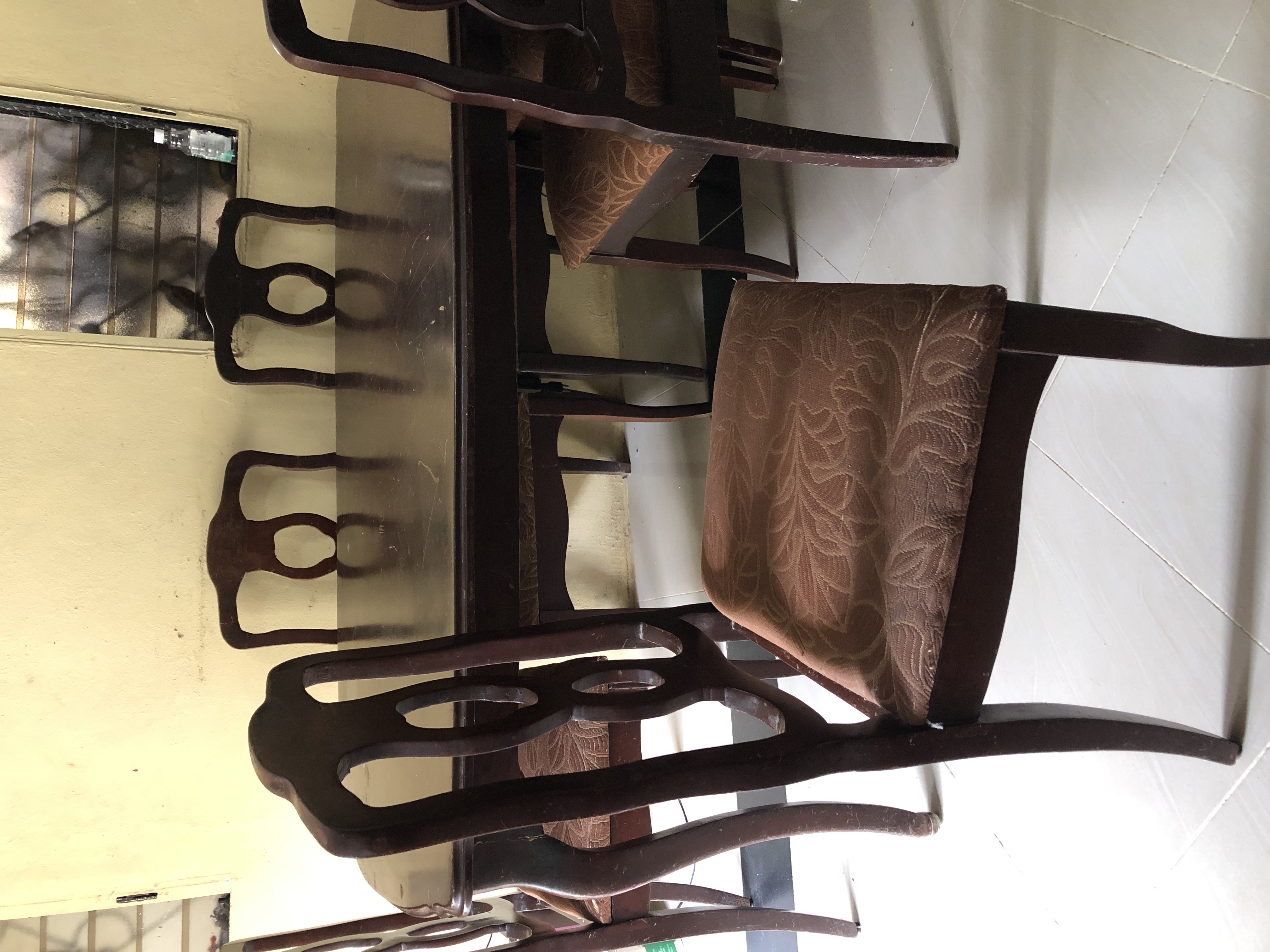 muebles y colchones - Comedor de 6 sillas en estado aceptable. 0