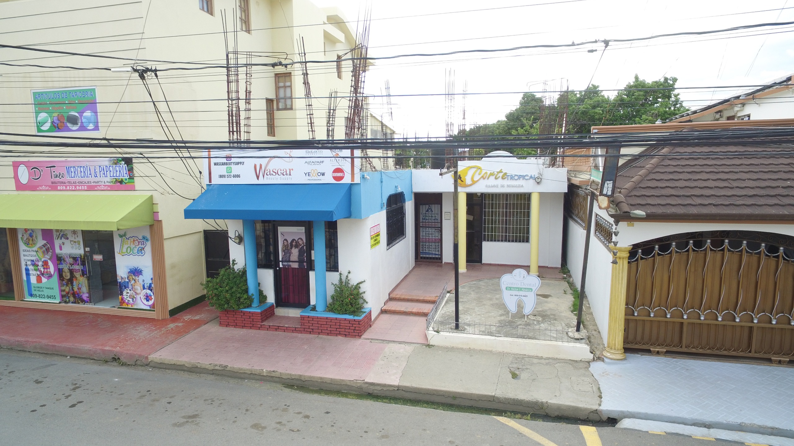 oficinas y locales comerciales - SE VENDE PLAZA COMERCIAL / SE VENDE EDIFICIO  3
