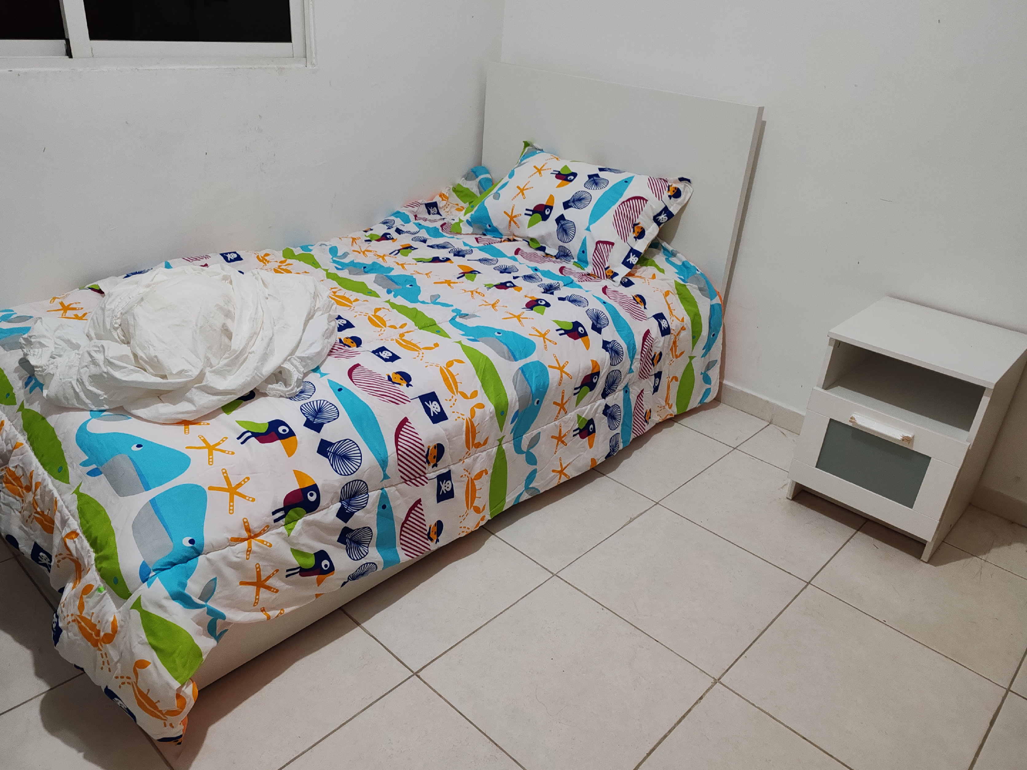 muebles y colchones - Juego de cama, incluye colchón, mesa de noche.  0