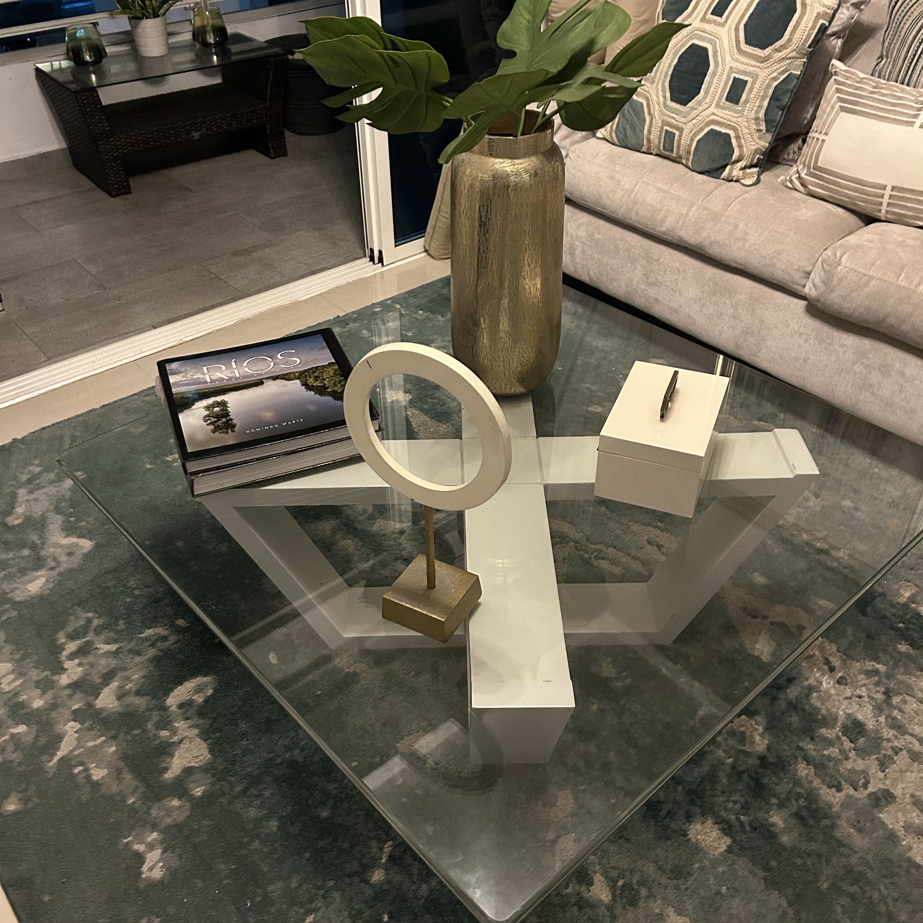 muebles y colchones - vendo mesa de centro en caoba