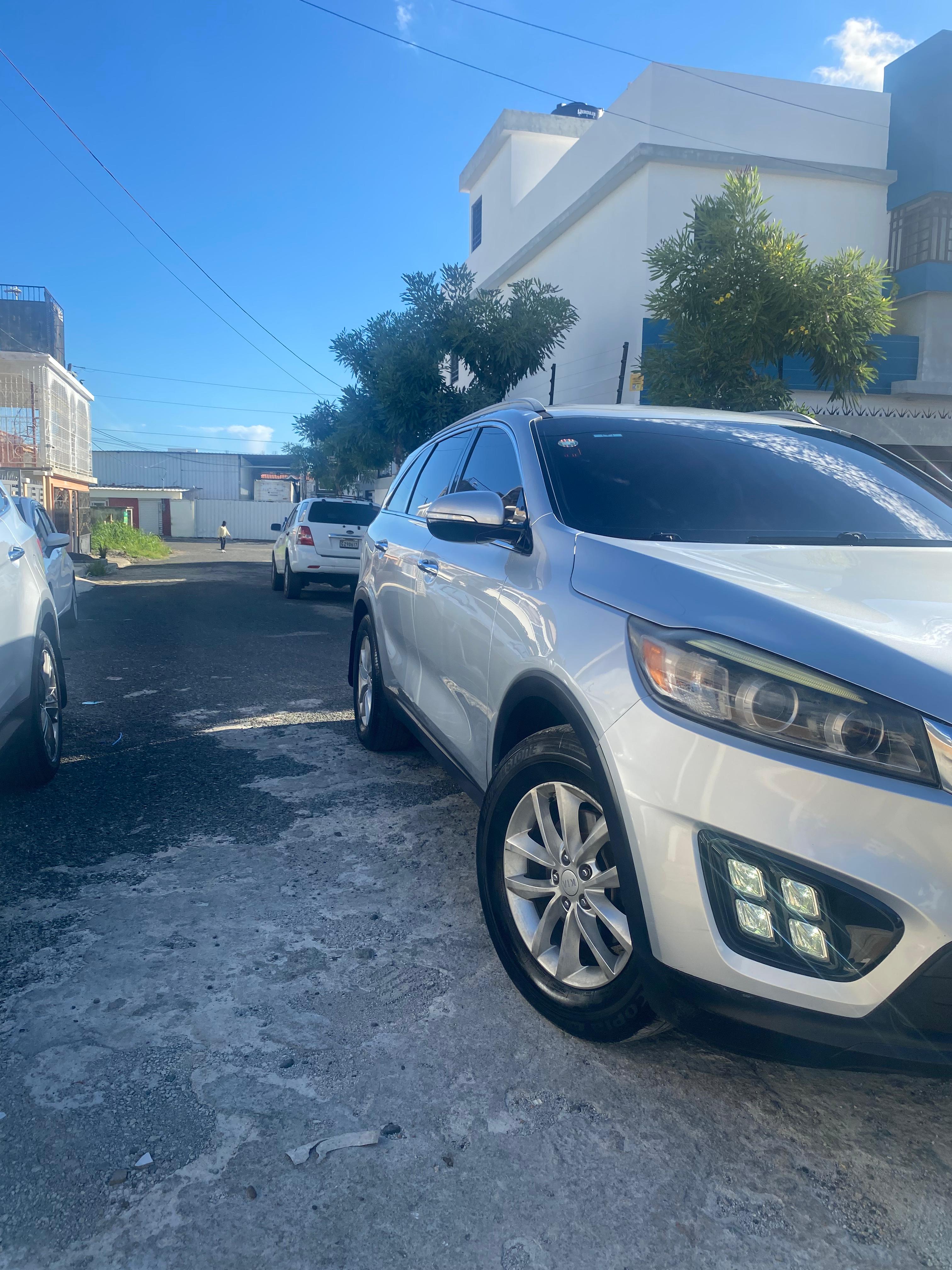 jeepetas y camionetas - Kia Sorento 2016 LX 0