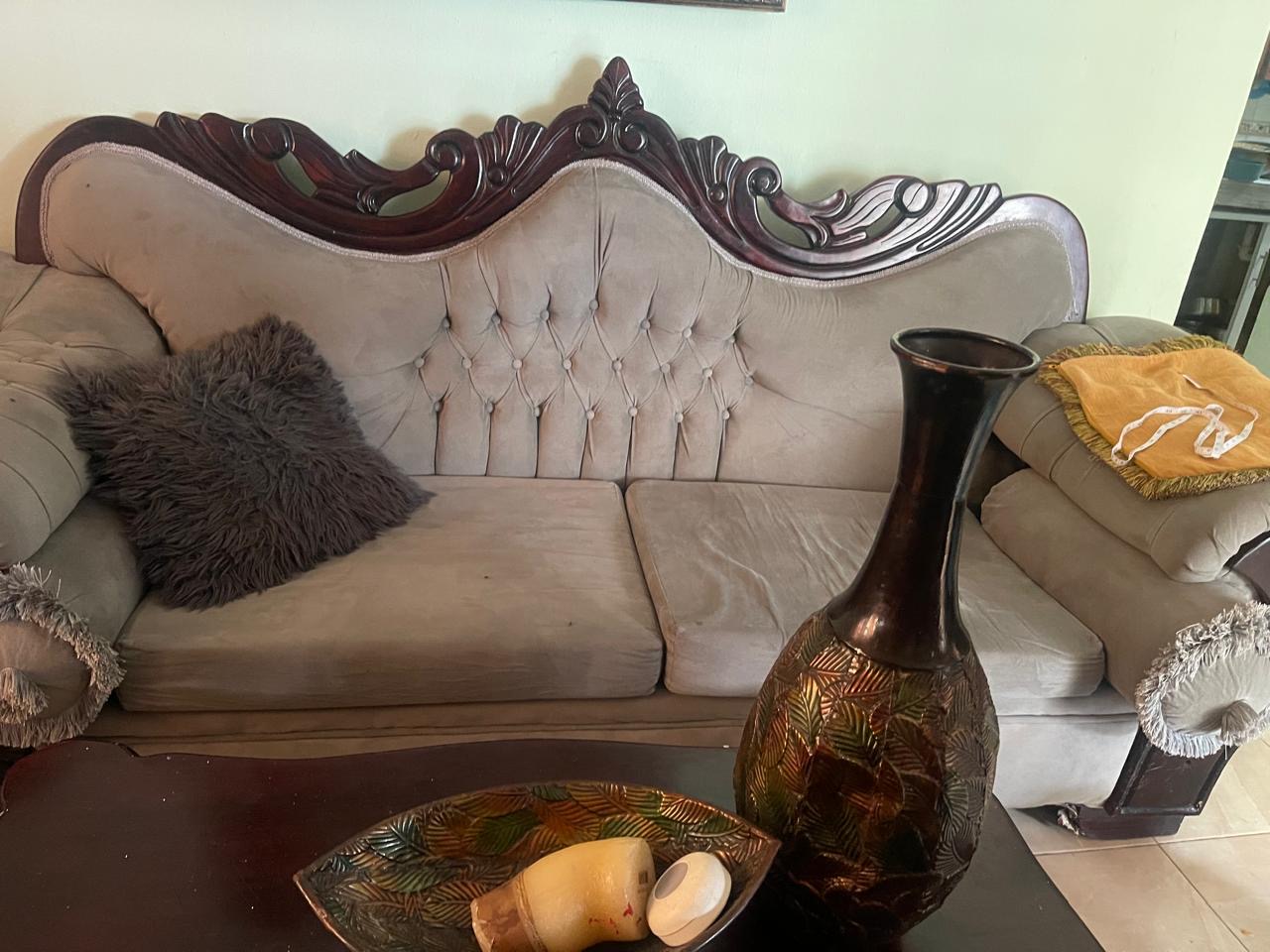 muebles y colchones - Se vende juego de muebles con mesa  en caoba  1