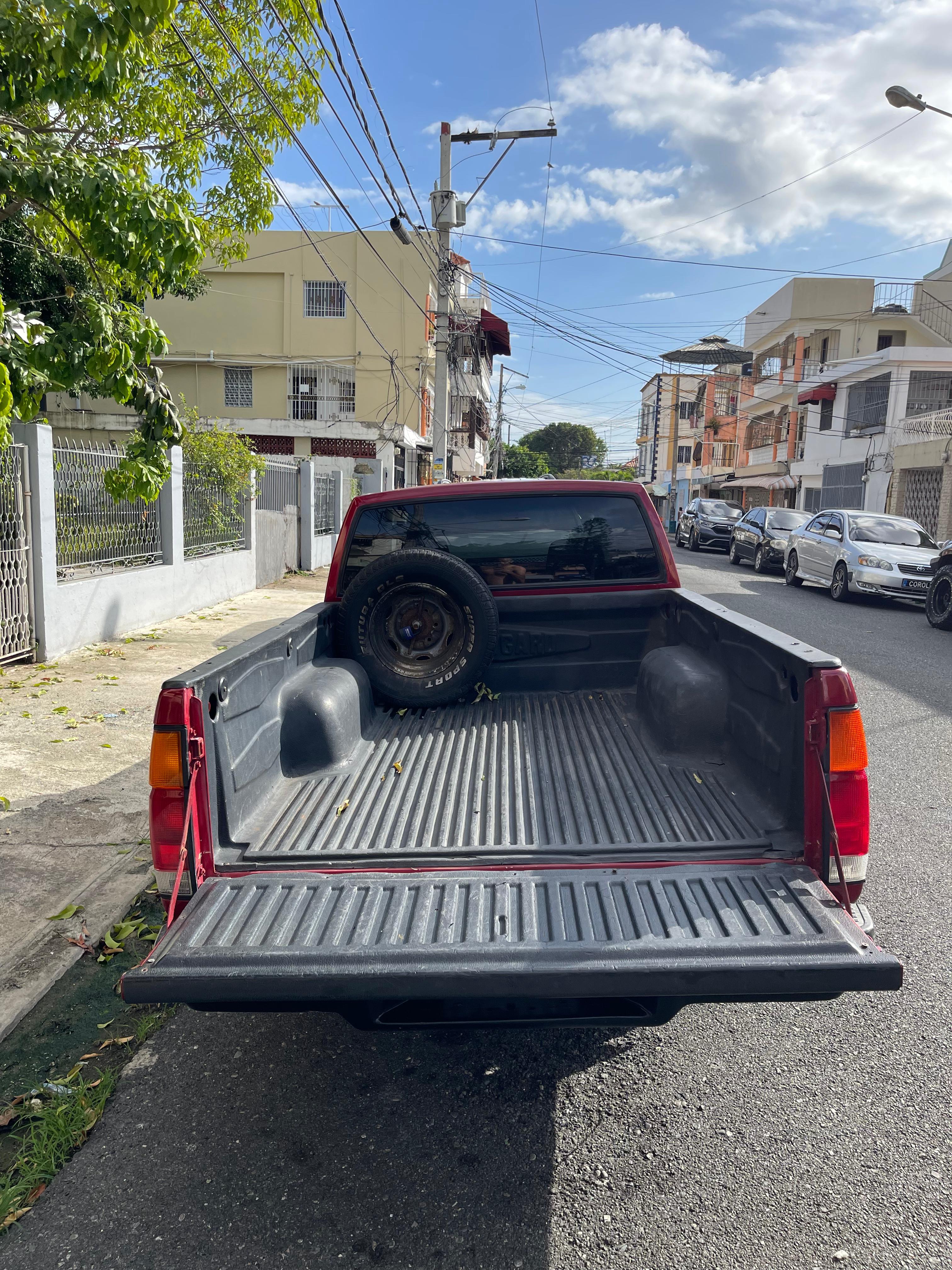 jeepetas y camionetas - Camioneta Nissan 1993 RD$ 625,000.00 (Negociable) 4