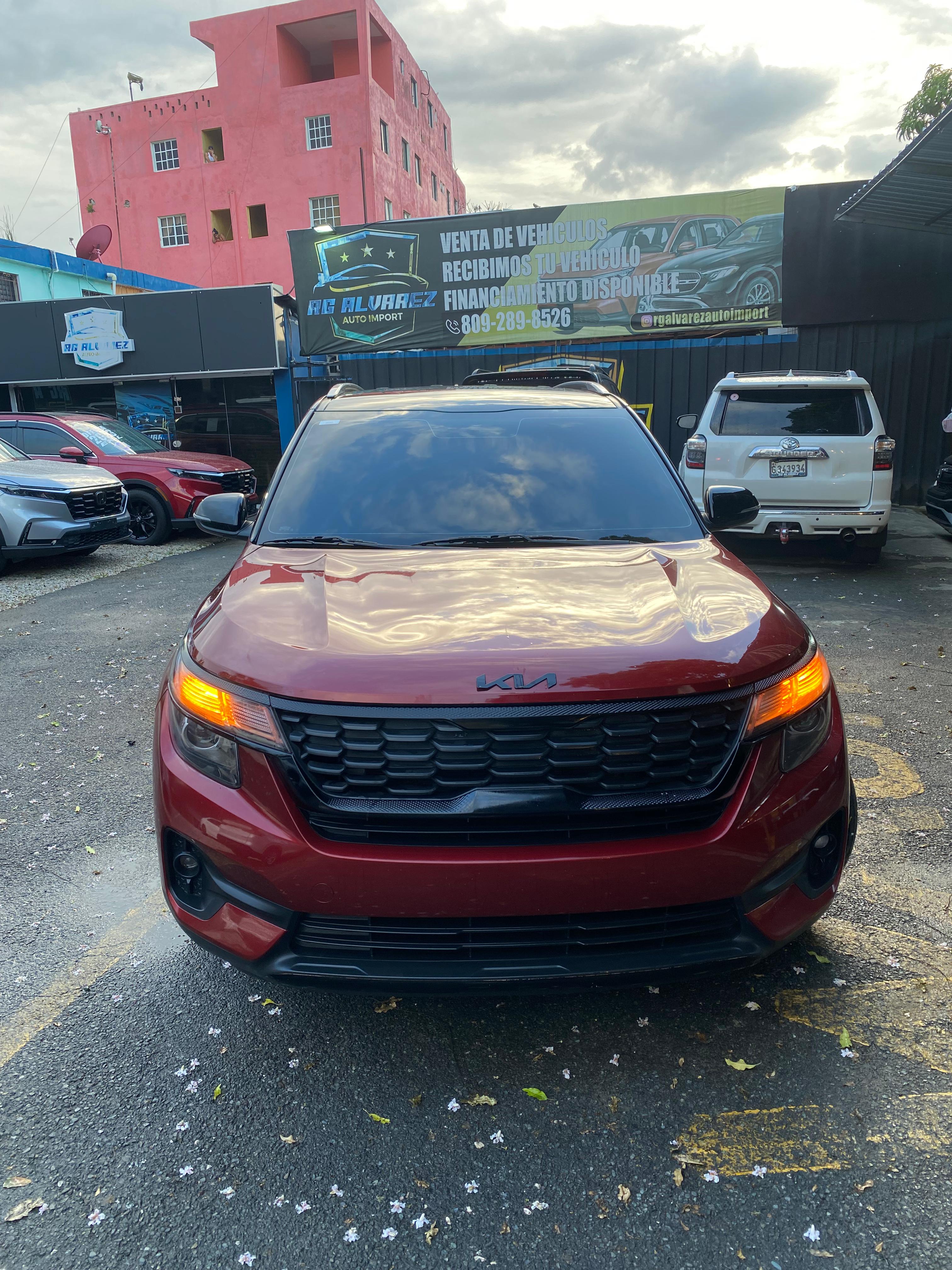 jeepetas y camionetas - Kia Seltos 2023 , garantía vigente de Viamar . 2