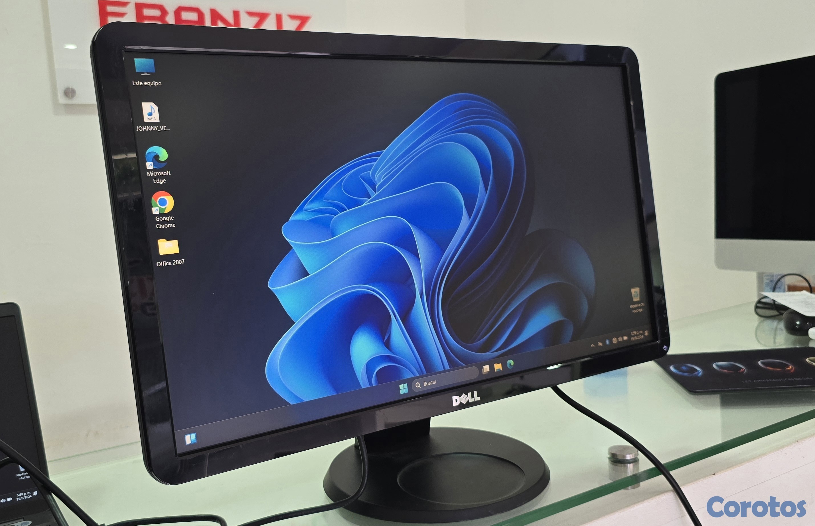 computadoras y laptops - Monitor Dell 24 Pulg Full 1080p hdmi Trae Salida de Audio 2