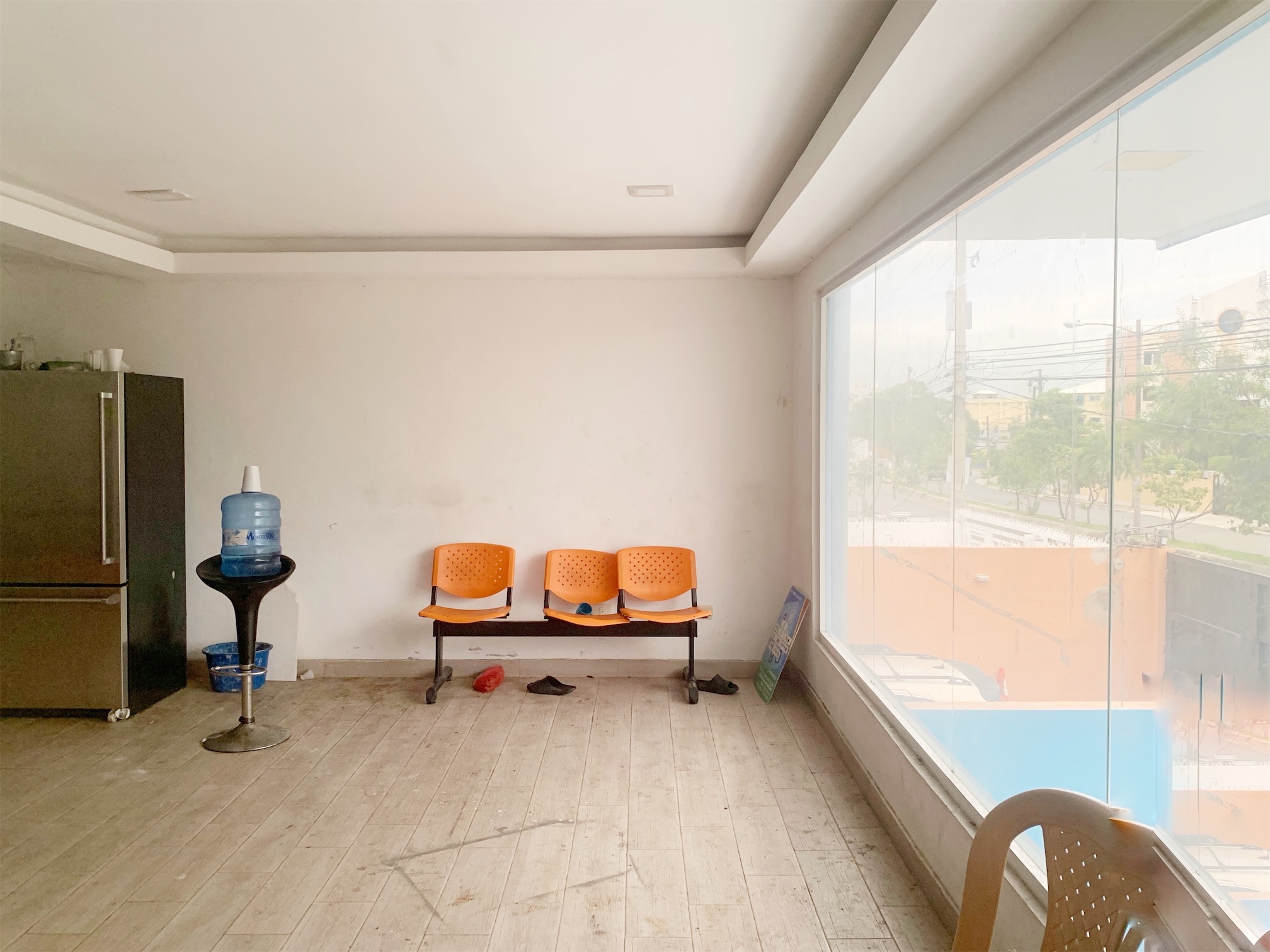 oficinas y locales comerciales - Local en segundo nivel ríos 4